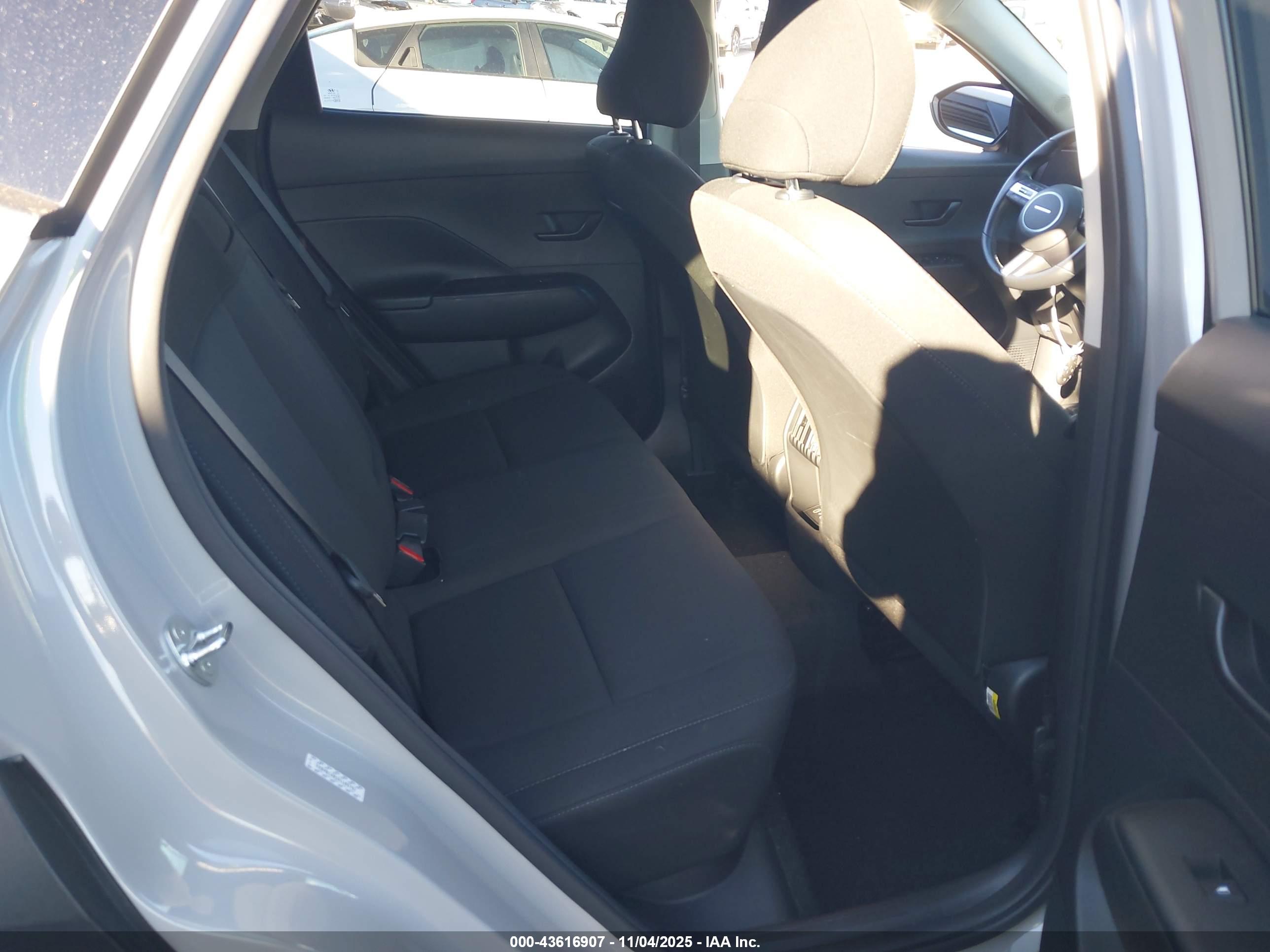 HYUNDAI KONA image 8