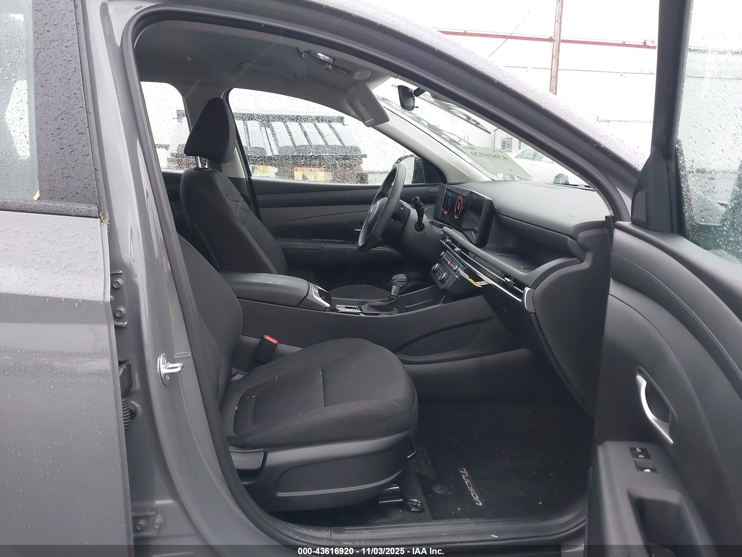HYUNDAI TUCSON image 5