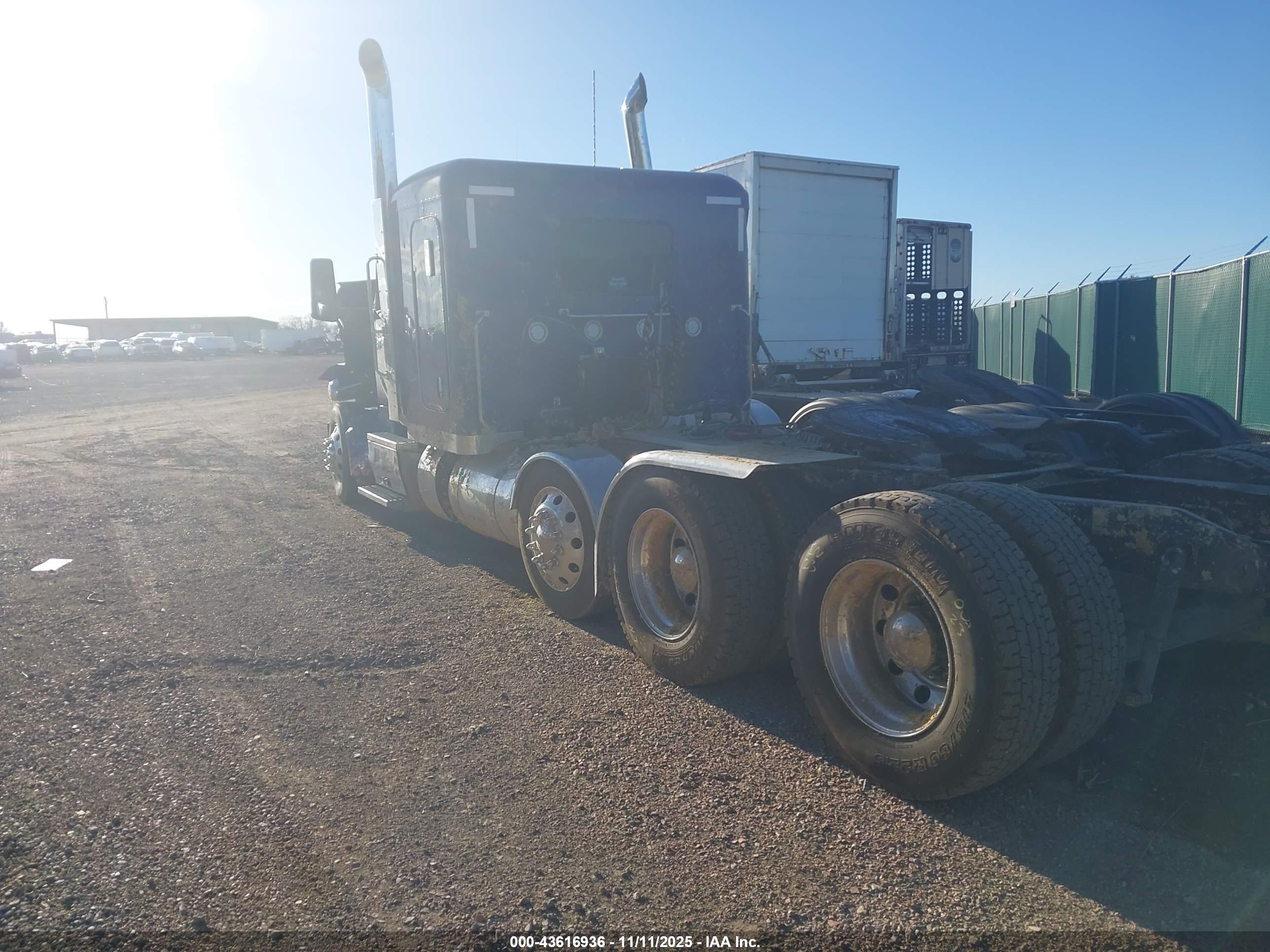 PETERBILT 567 image 3