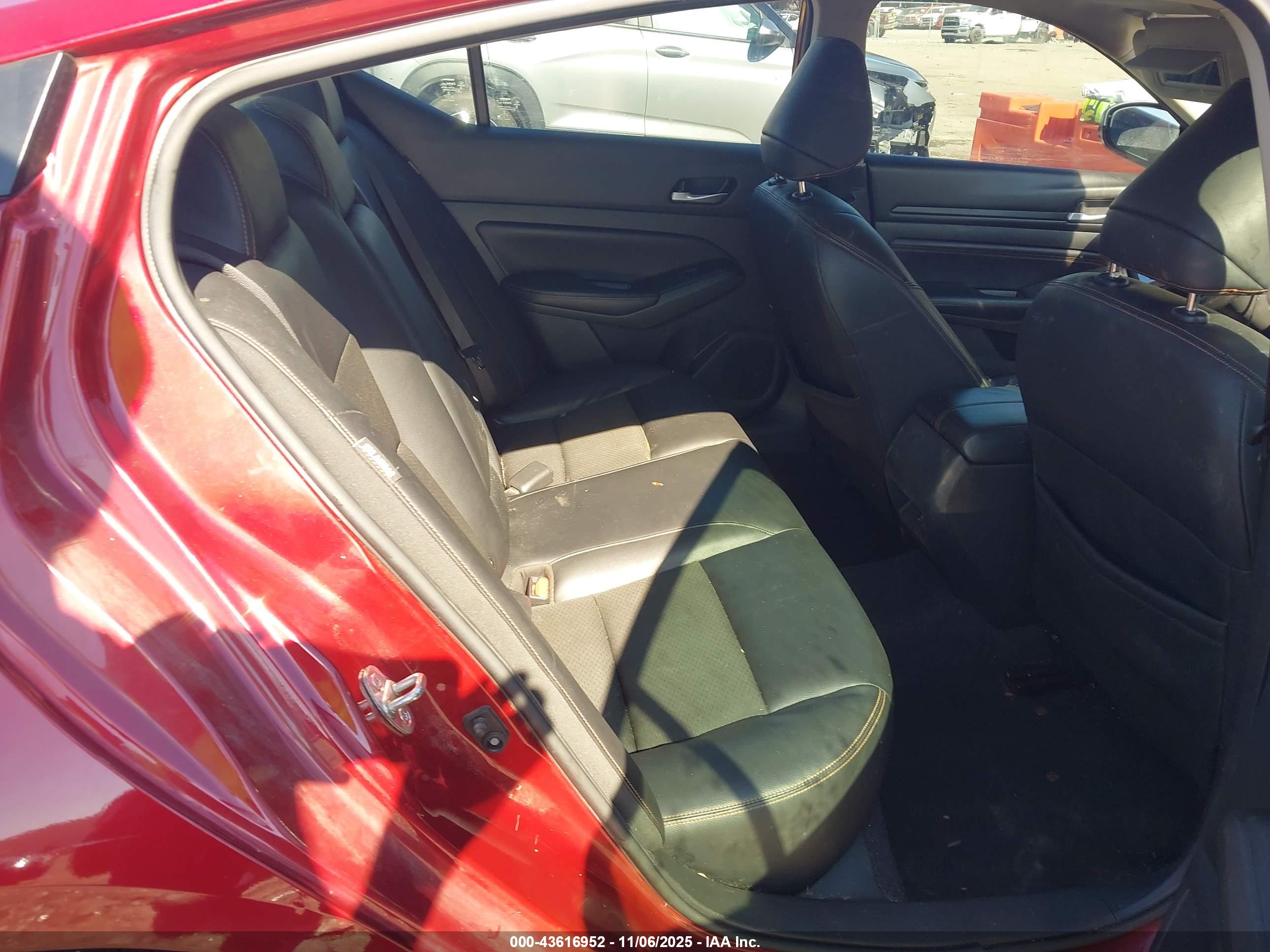 NISSAN ALTIMA image 8