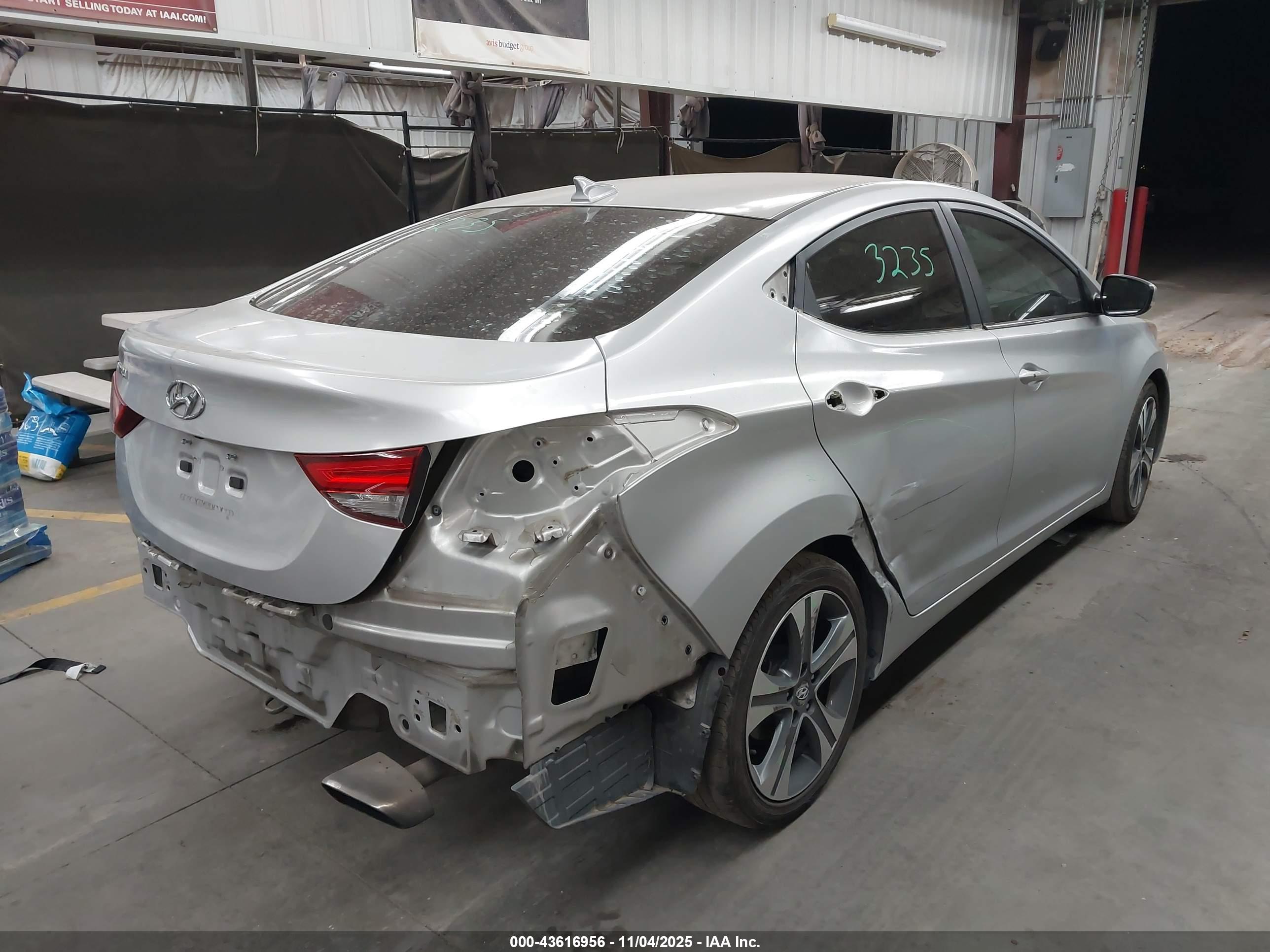 HYUNDAI ELANTRA image 4