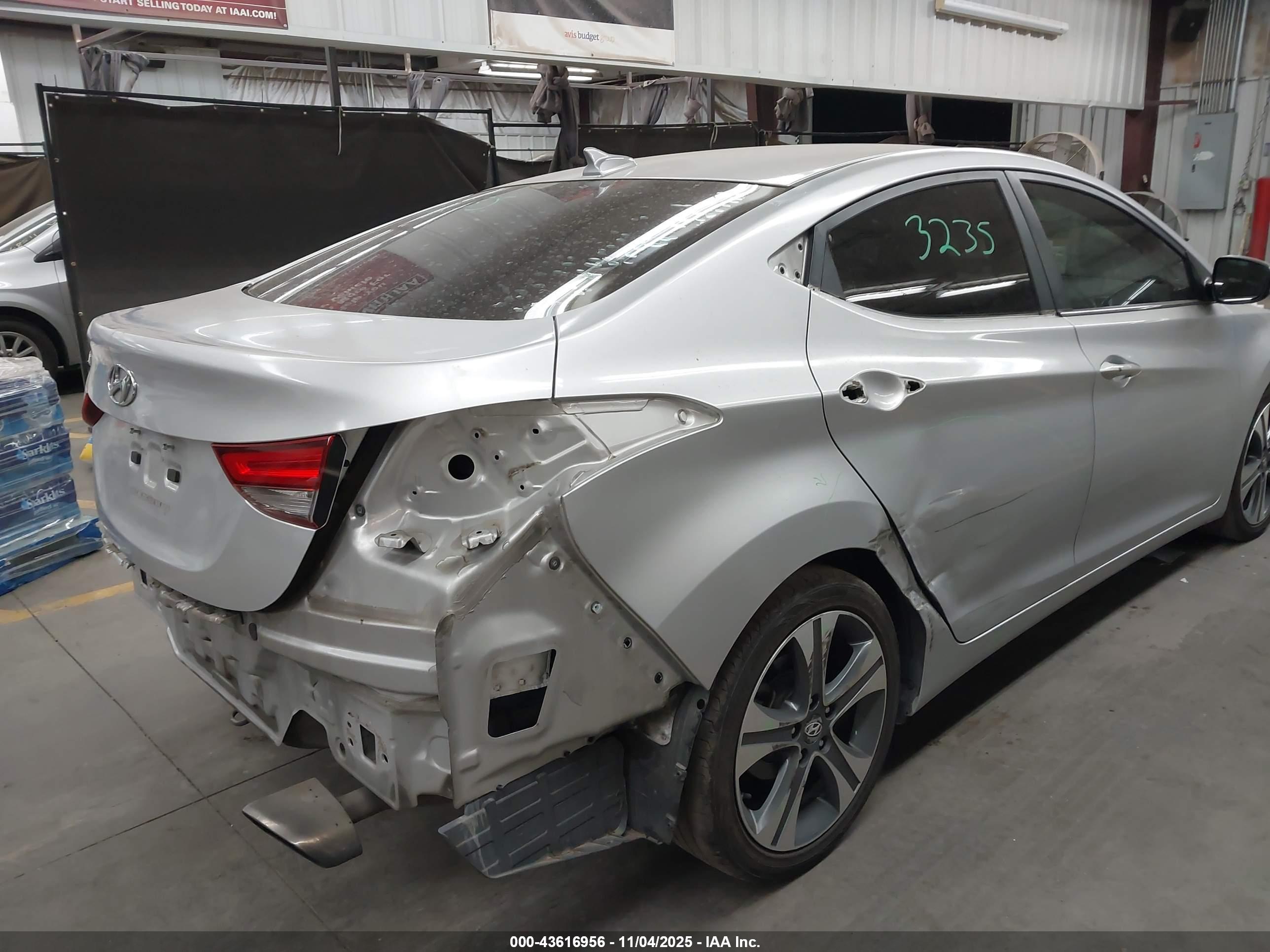 HYUNDAI ELANTRA image 6
