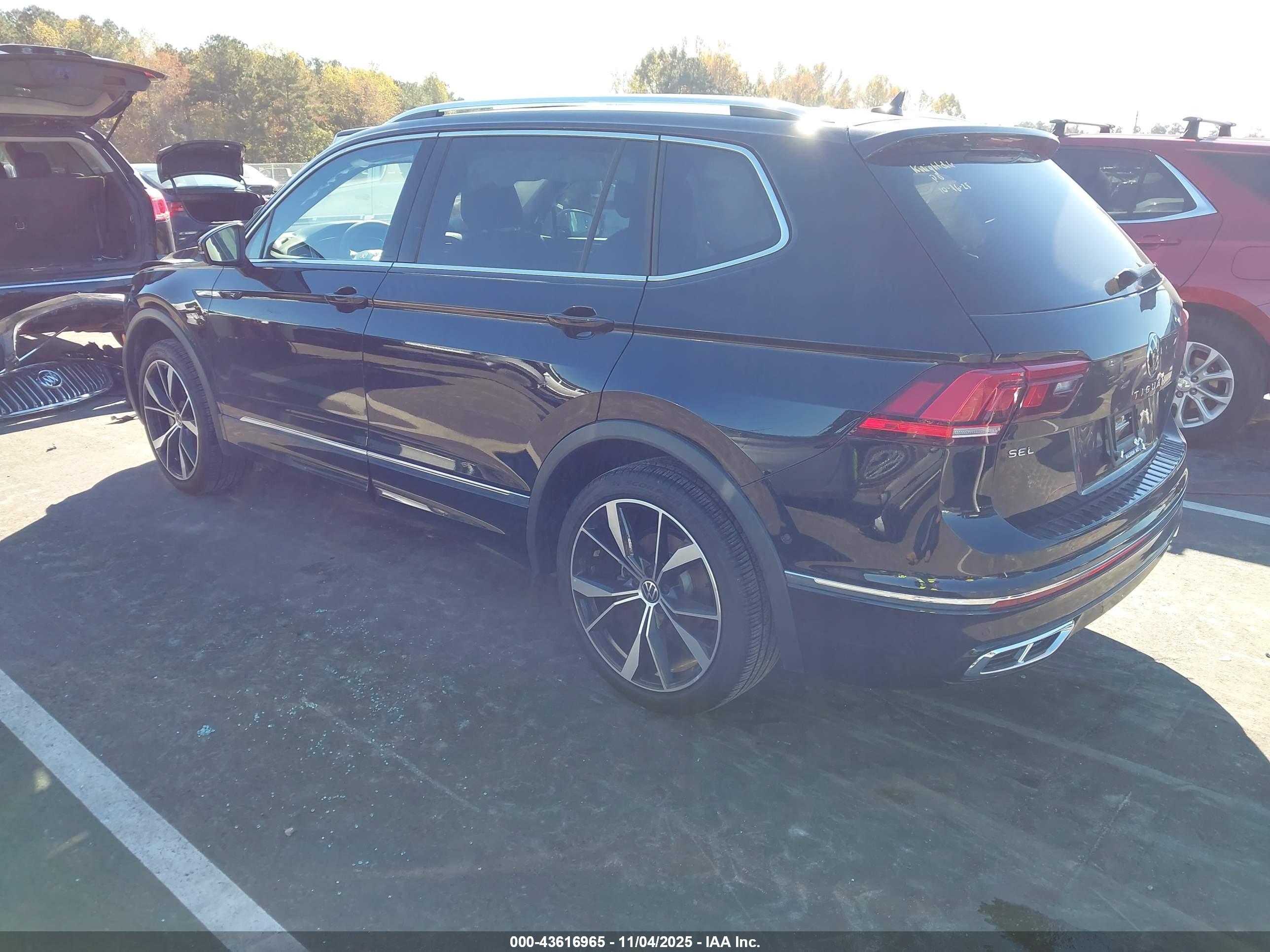 VOLKSWAGEN TIGUAN image 3