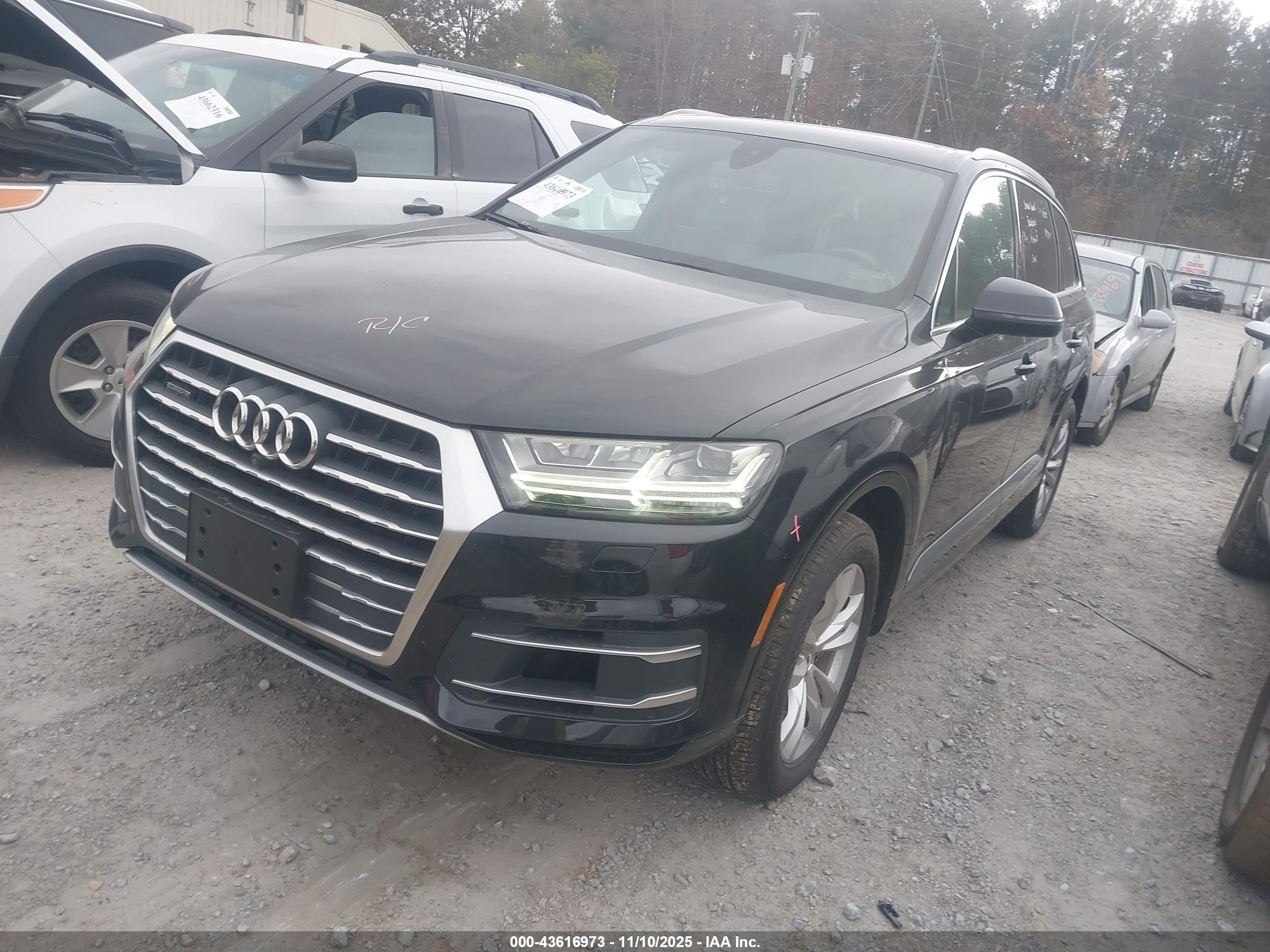AUDI Q7 image 2