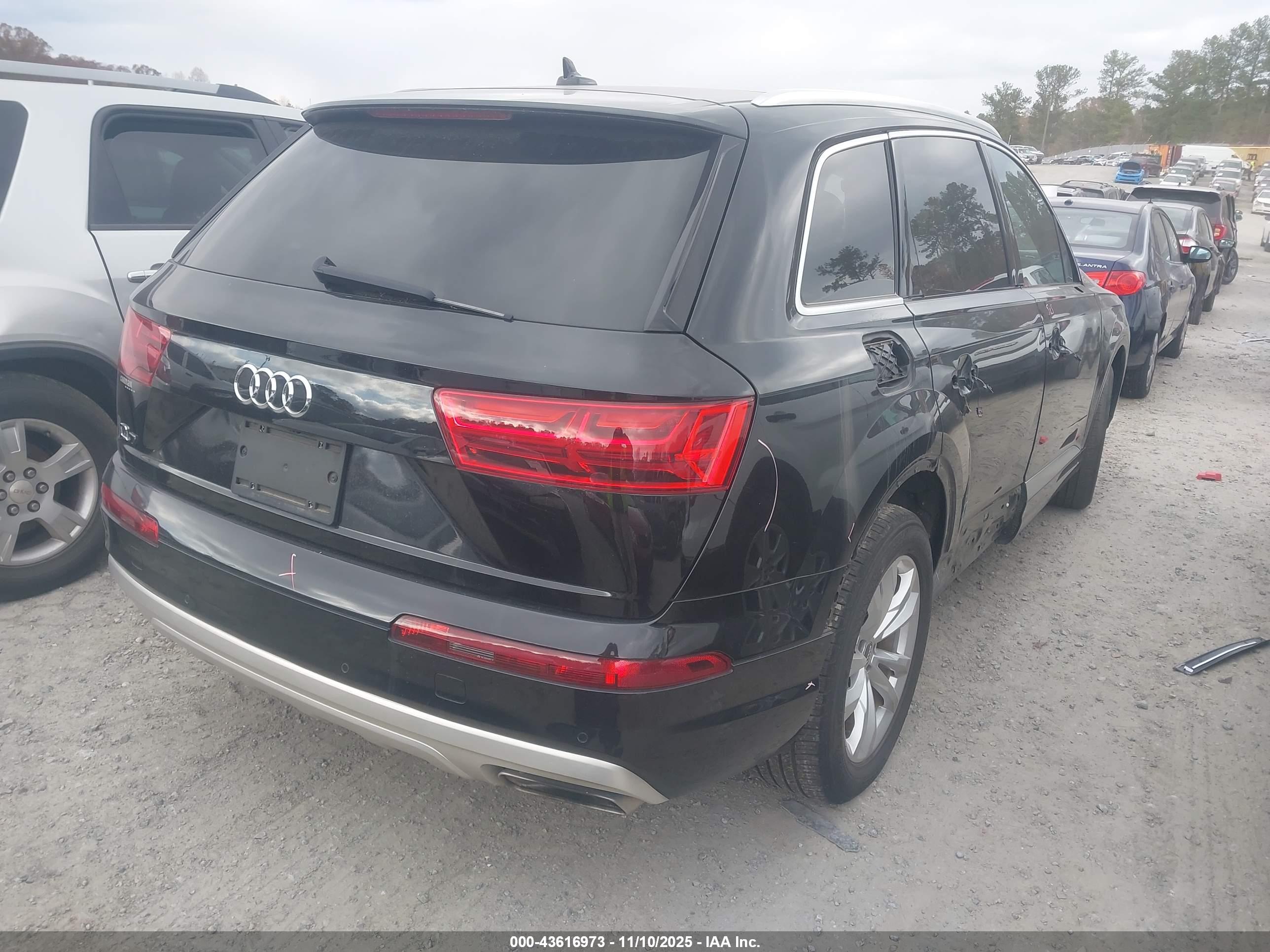 AUDI Q7 image 4