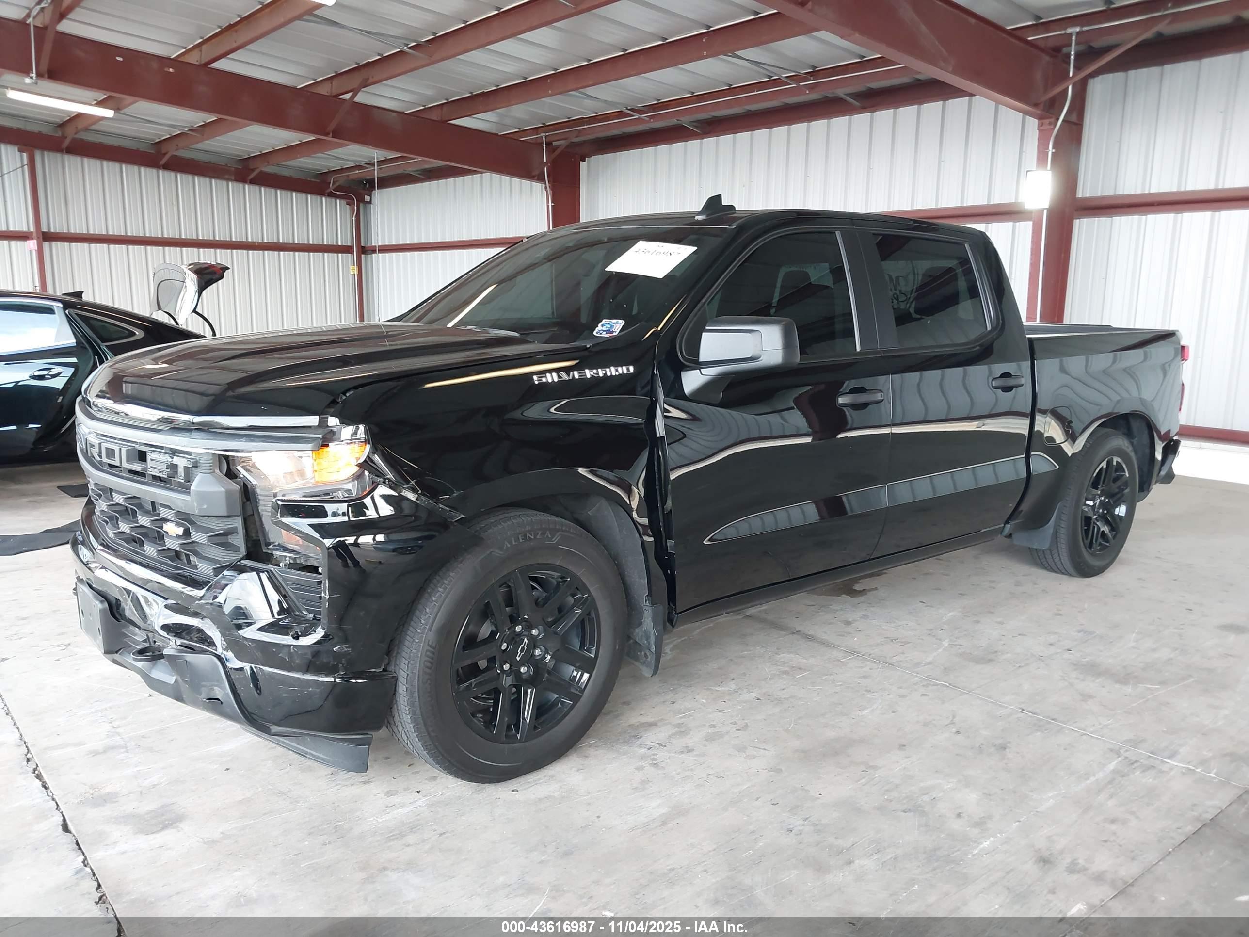 CHEVROLET SILVERADO image 2