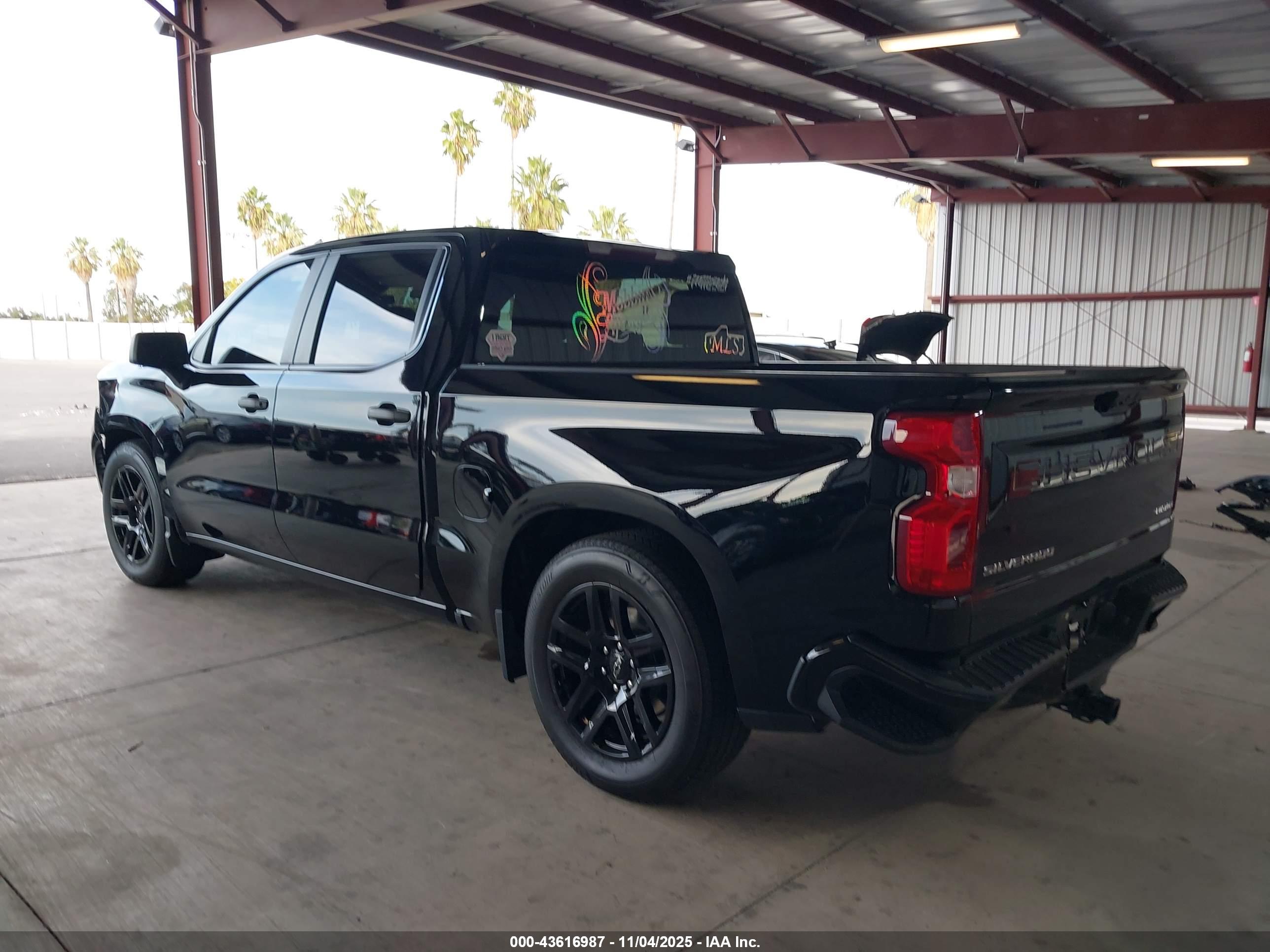 CHEVROLET SILVERADO image 3
