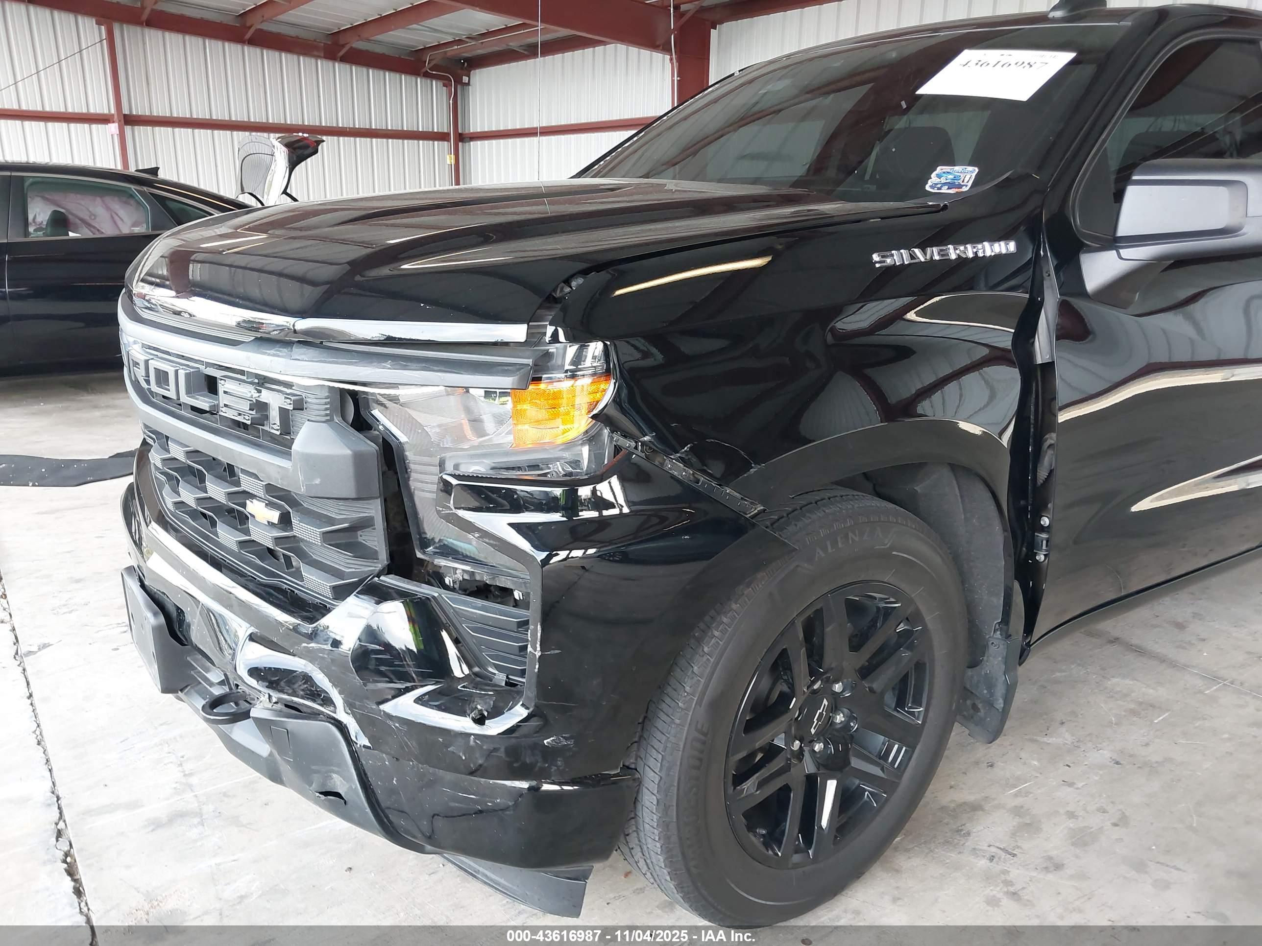 CHEVROLET SILVERADO image 6