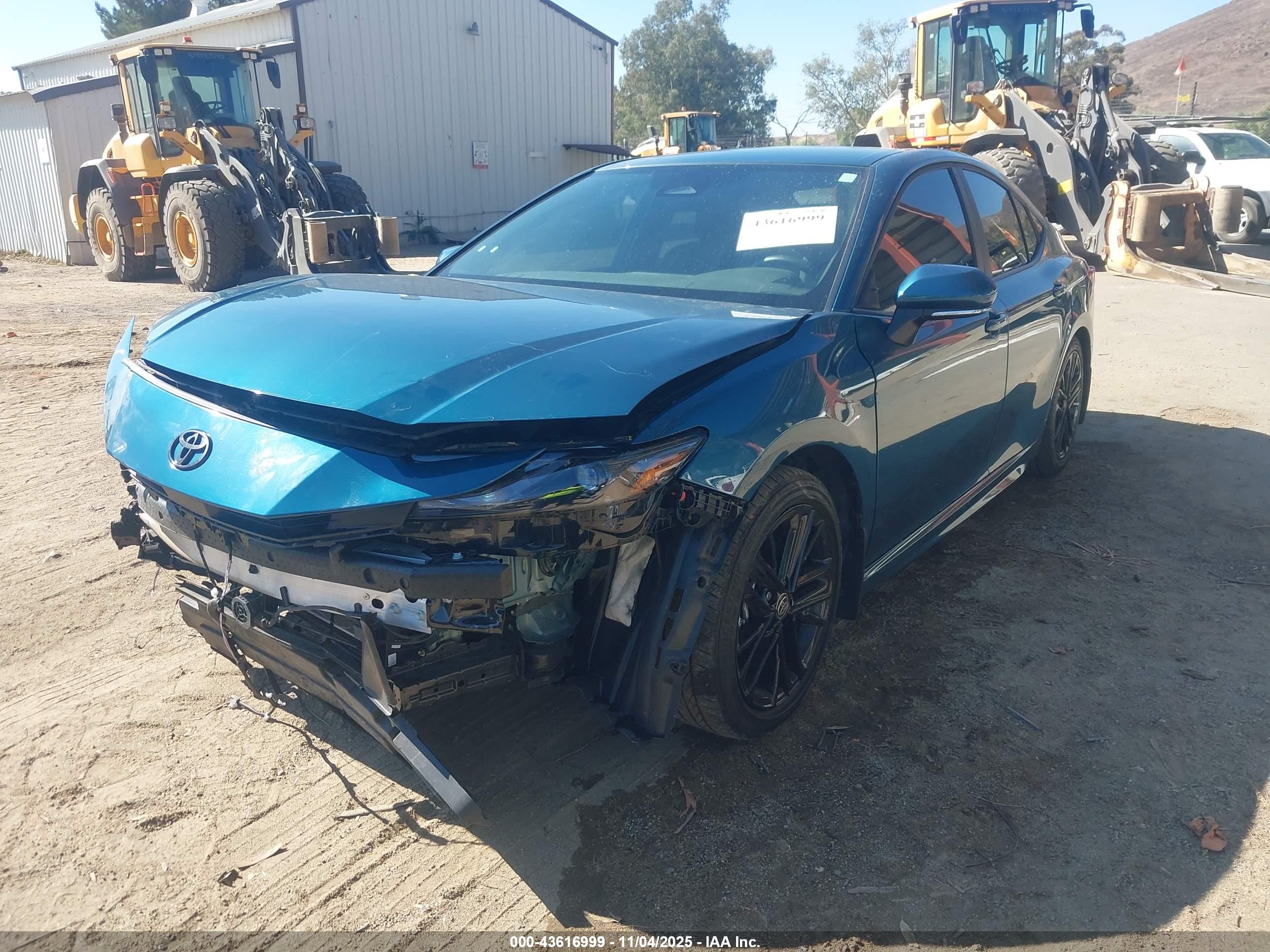 TOYOTA CAMRY image 2