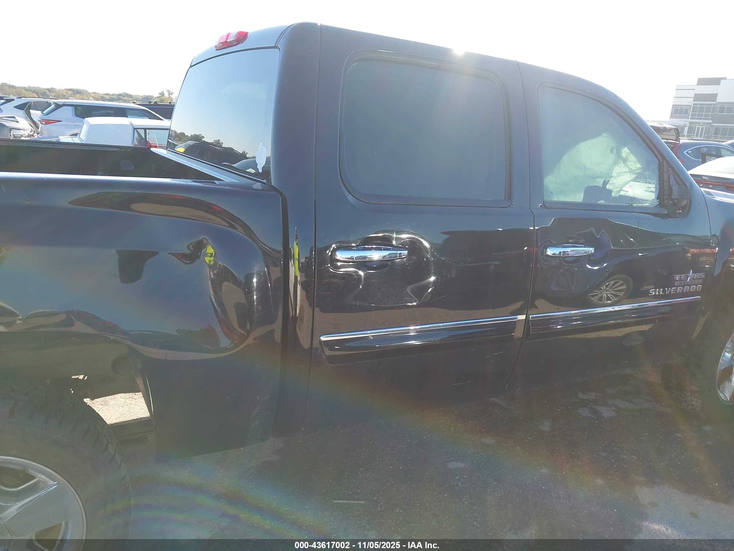 CHEVROLET SILVERADO image 6