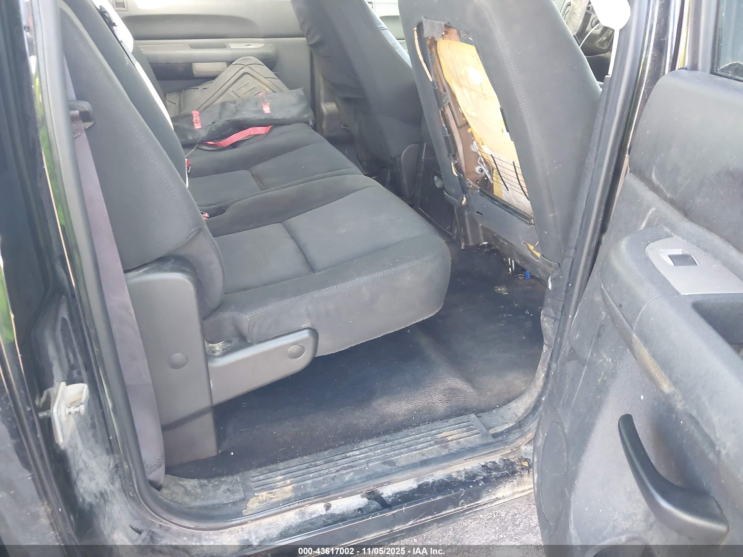 CHEVROLET SILVERADO image 8