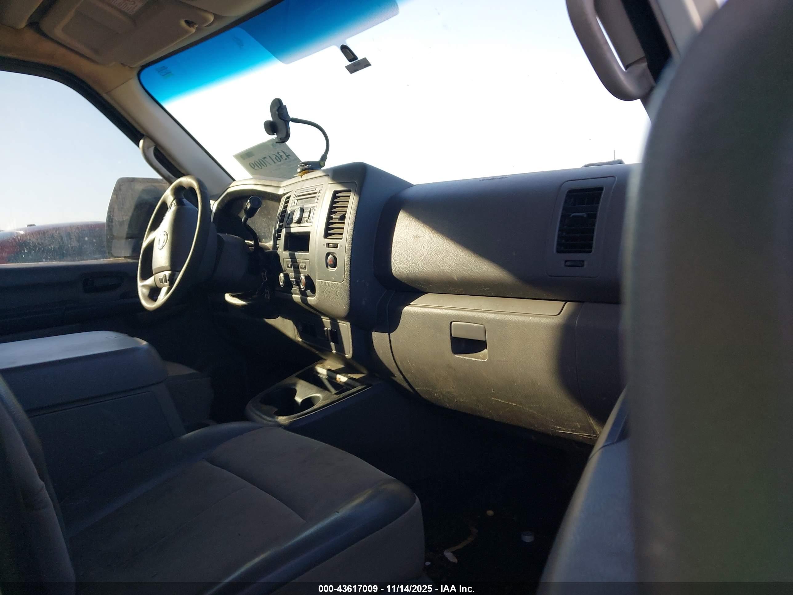 NISSAN NV image 5