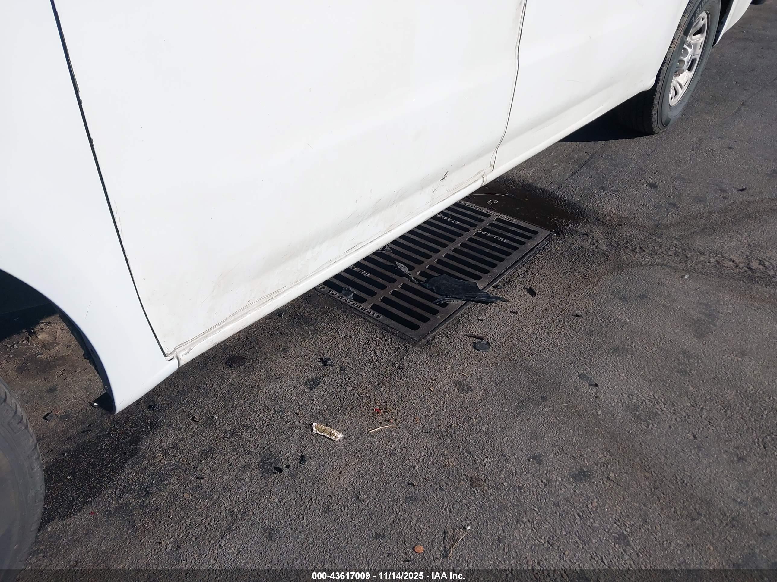 NISSAN NV image 6