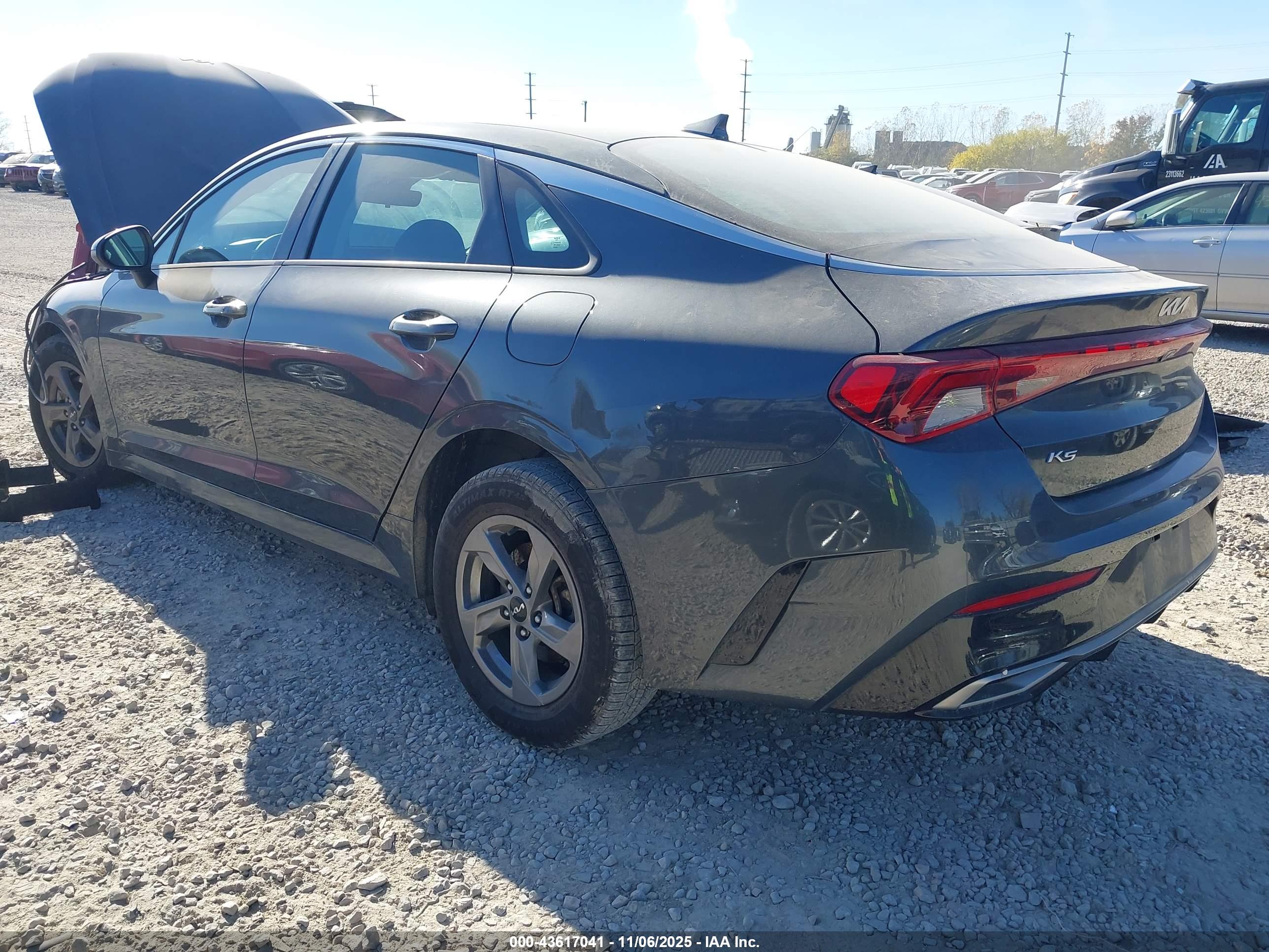 KIA K5 image 3