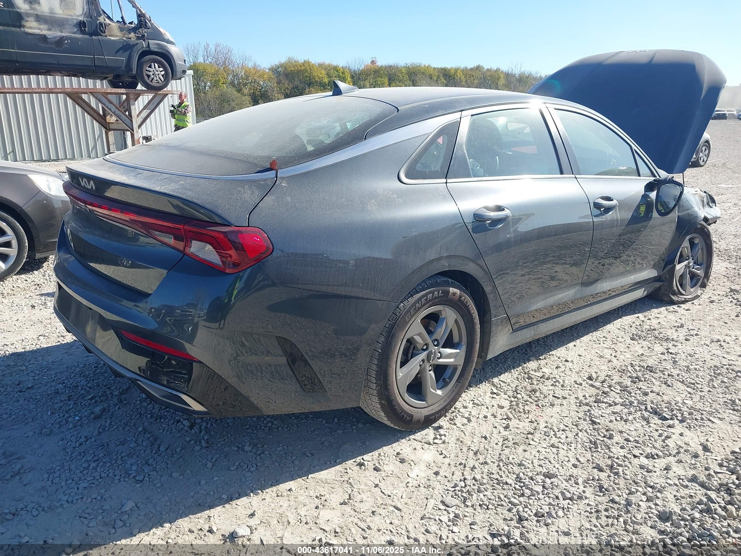 KIA K5 image 4