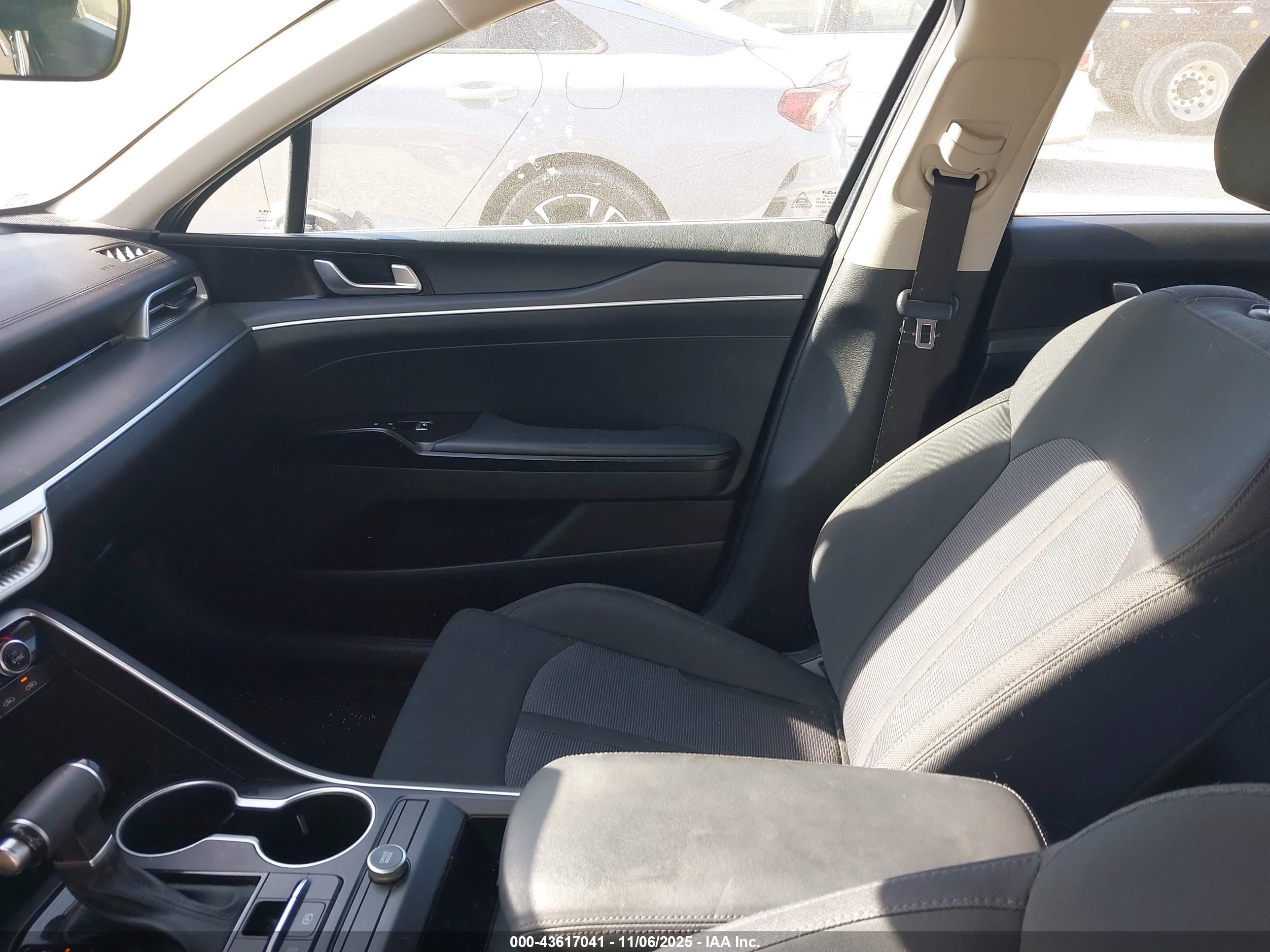 KIA K5 image 5