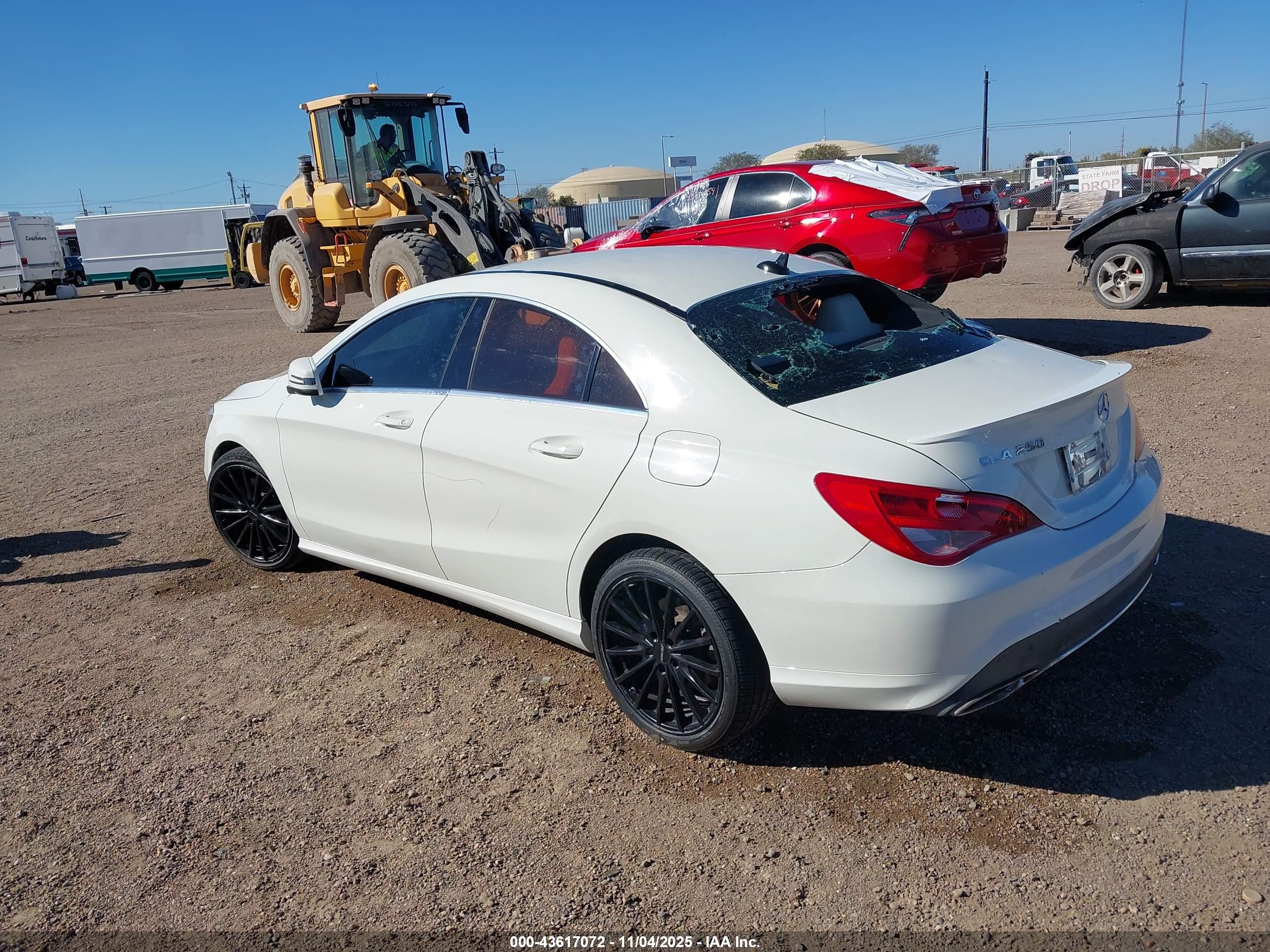 MERCEDES-BENZ CLA image 3