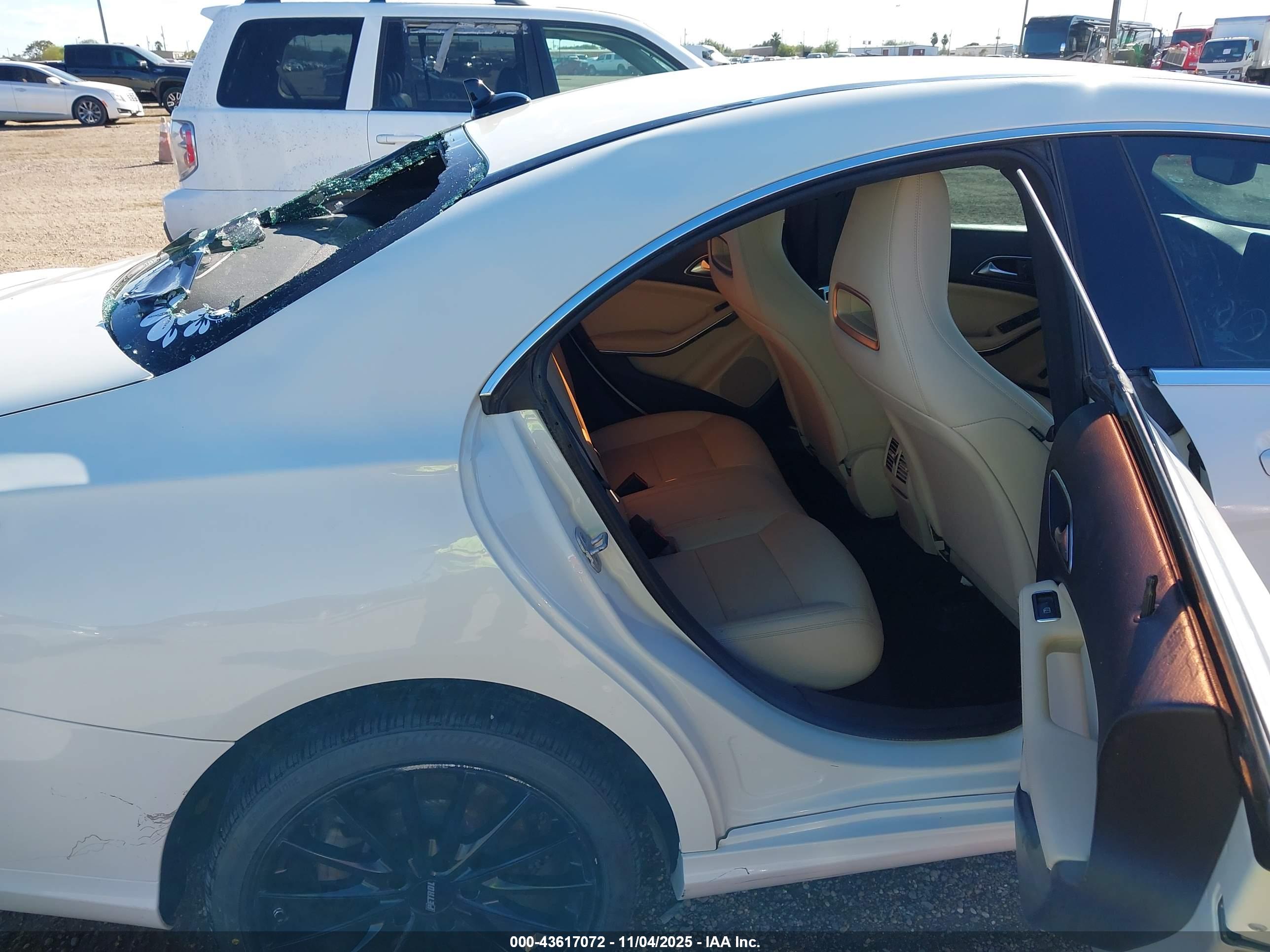 MERCEDES-BENZ CLA image 8