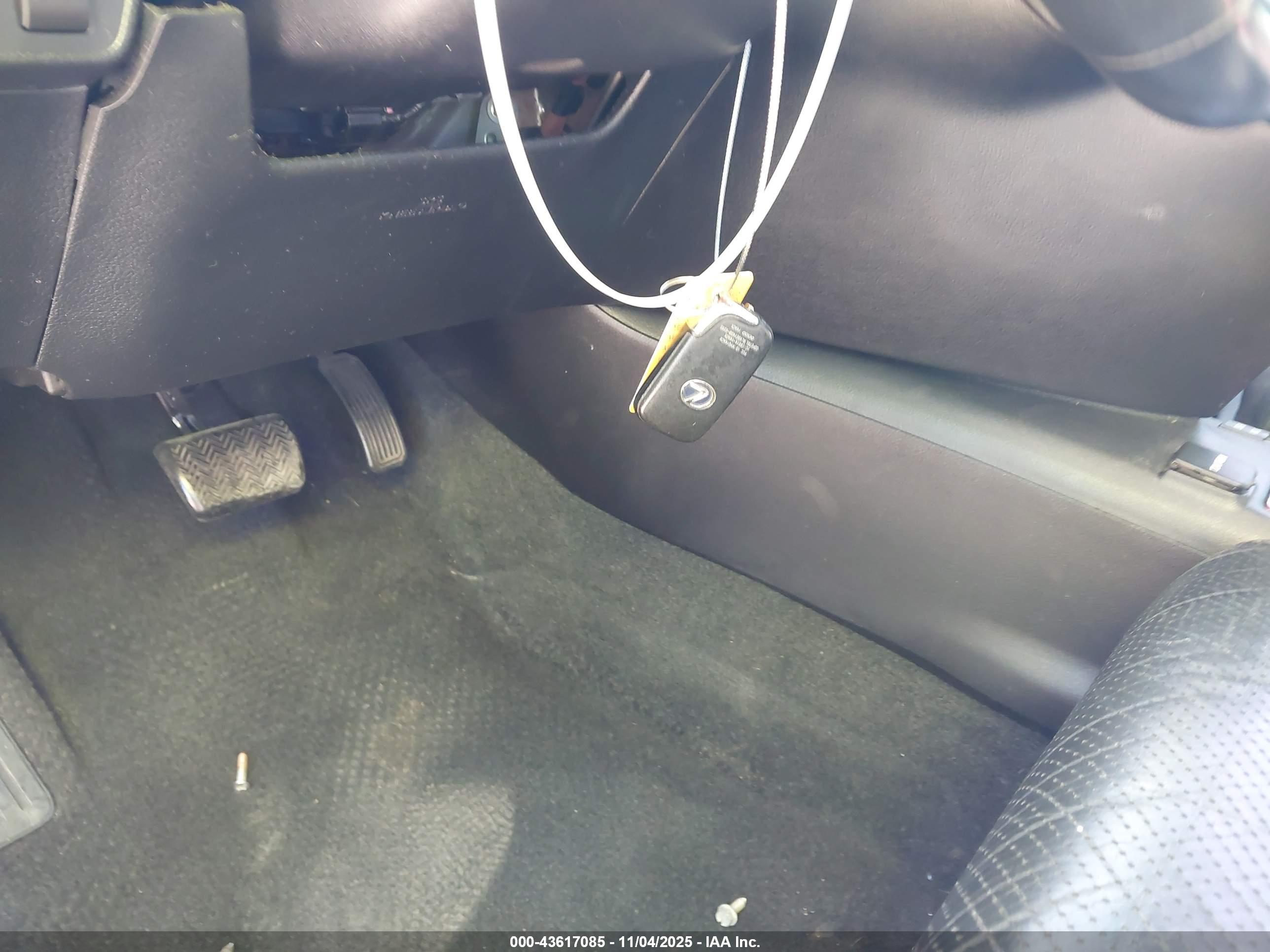 LEXUS HS image 11