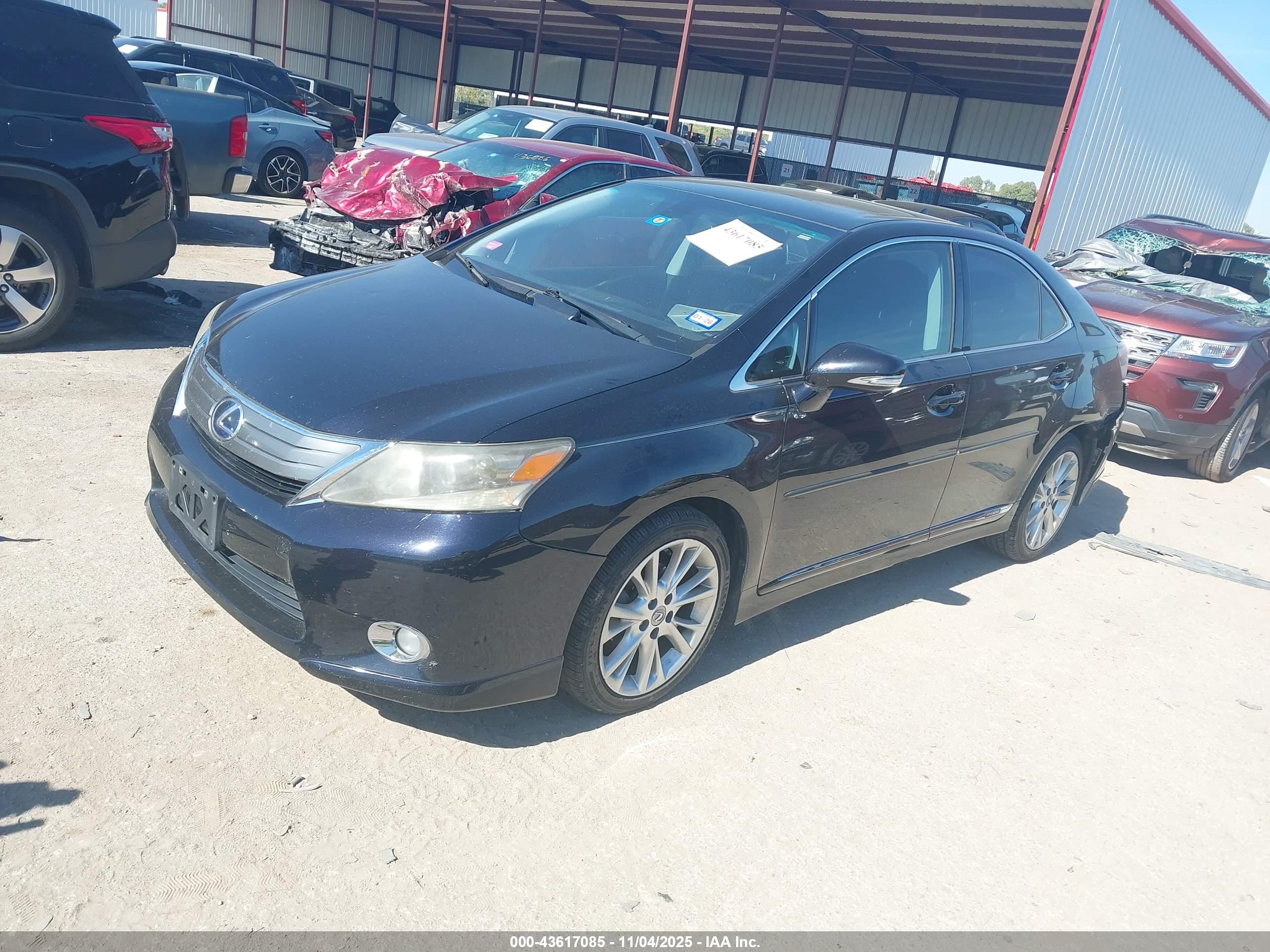LEXUS HS image 2