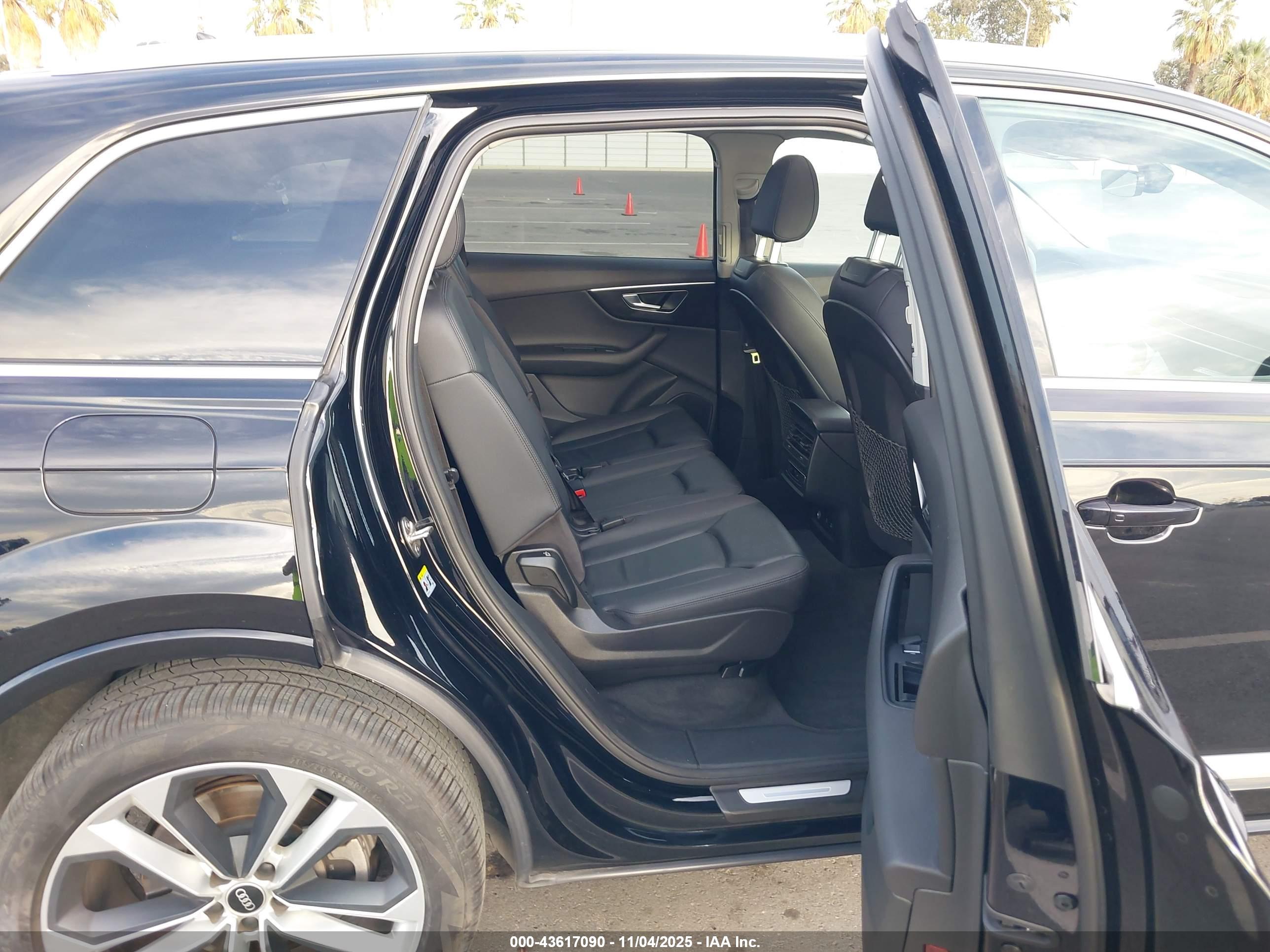 AUDI Q7 image 8