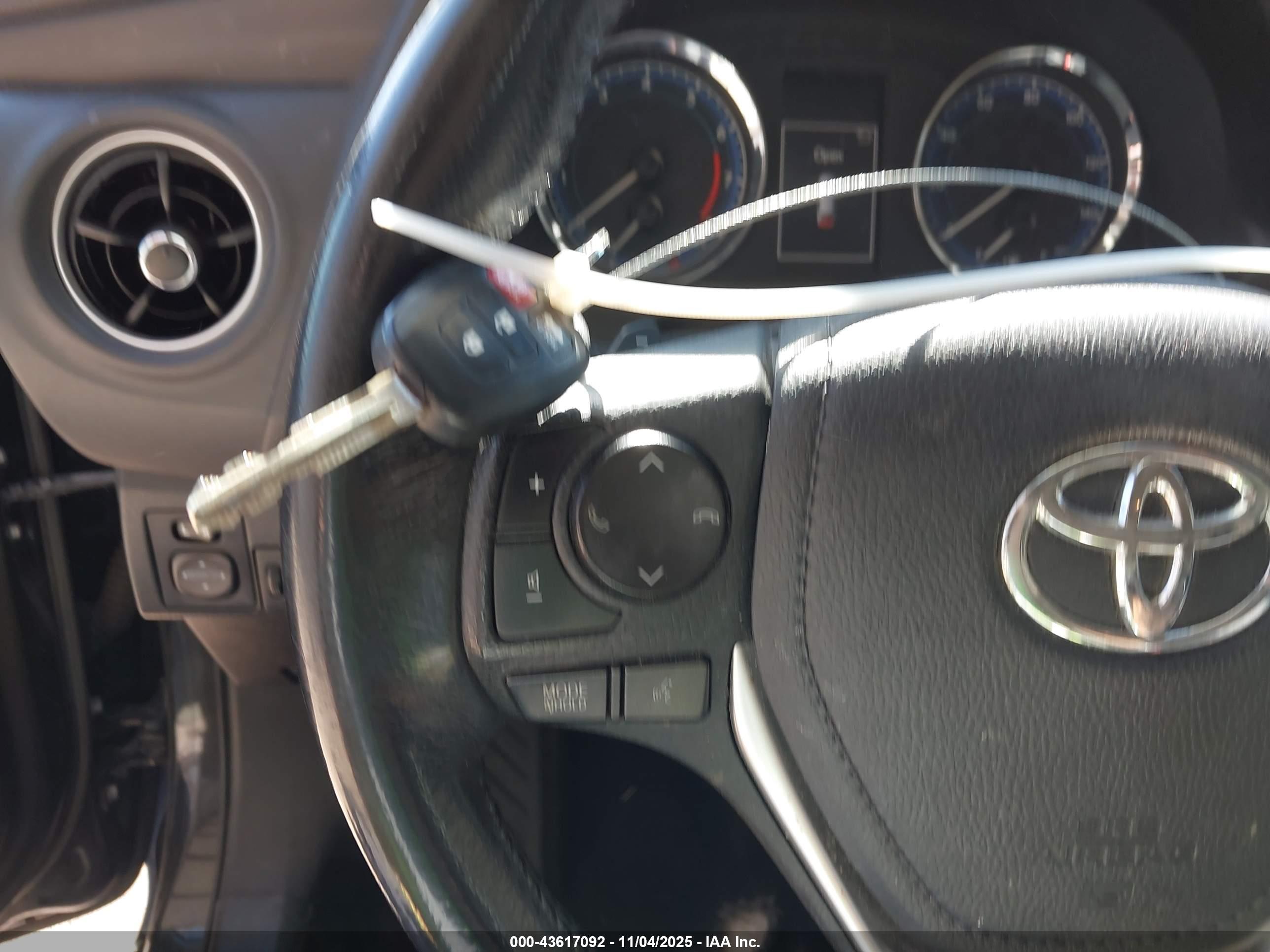 TOYOTA COROLLA image 11