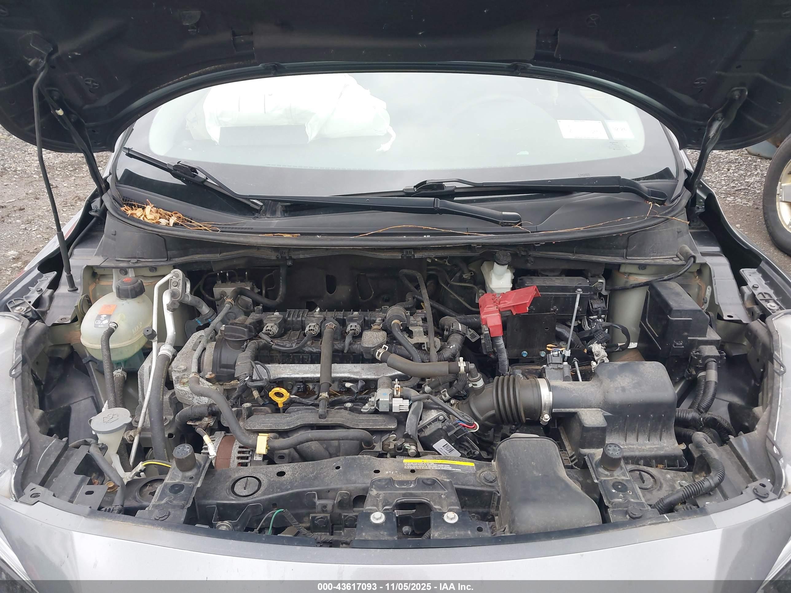 NISSAN VERSA image 10