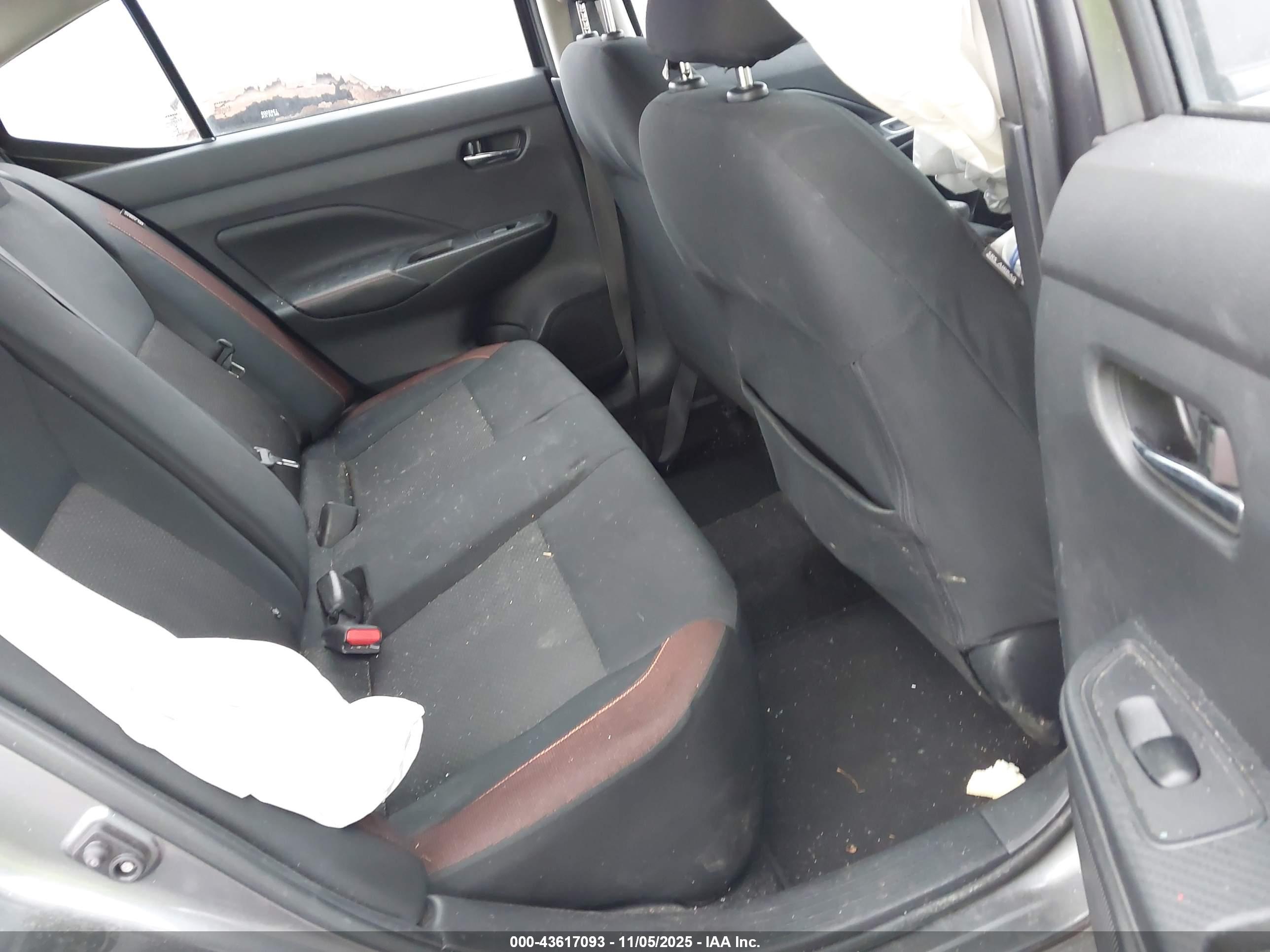 NISSAN VERSA image 8