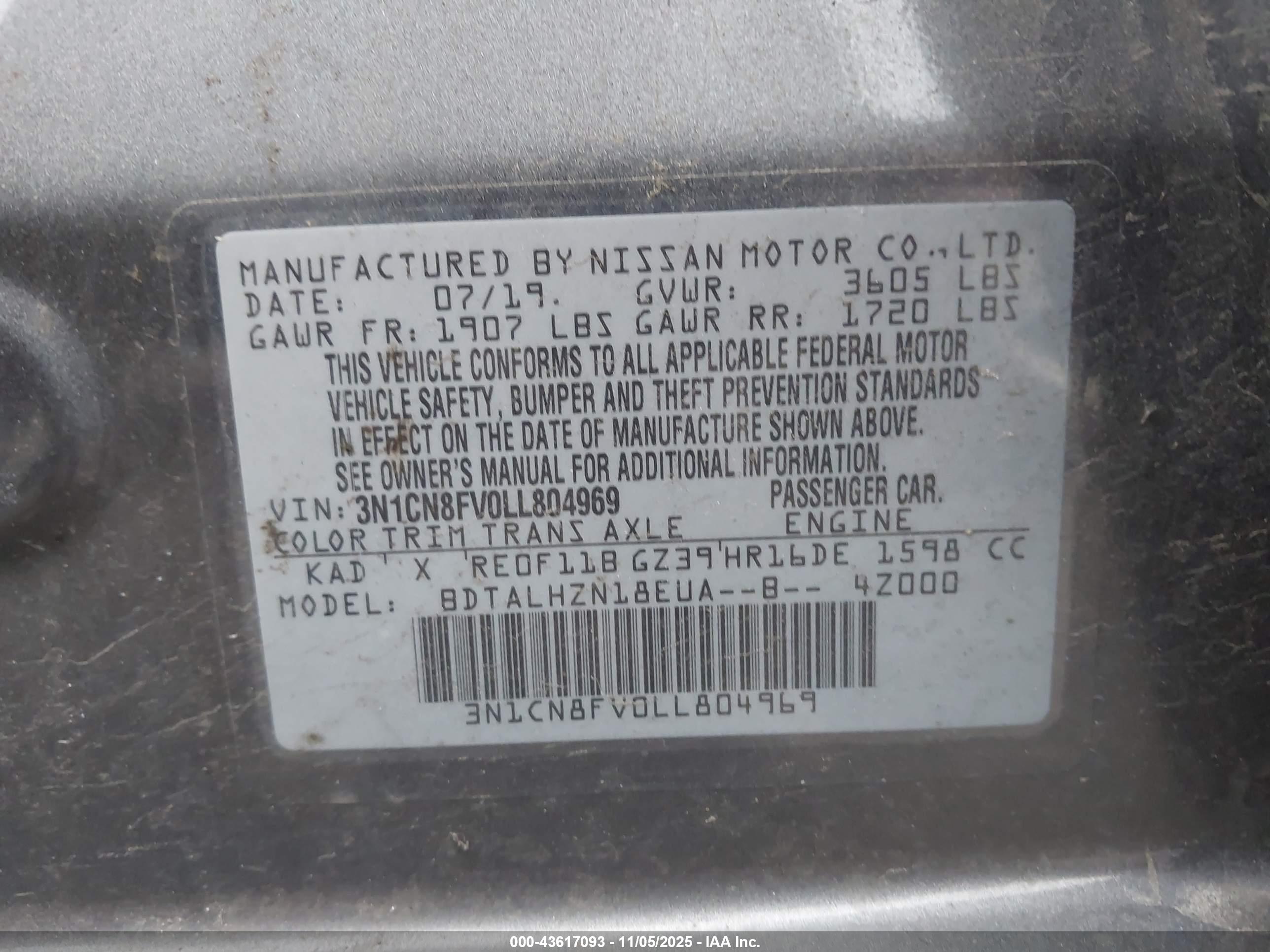 NISSAN VERSA image 9