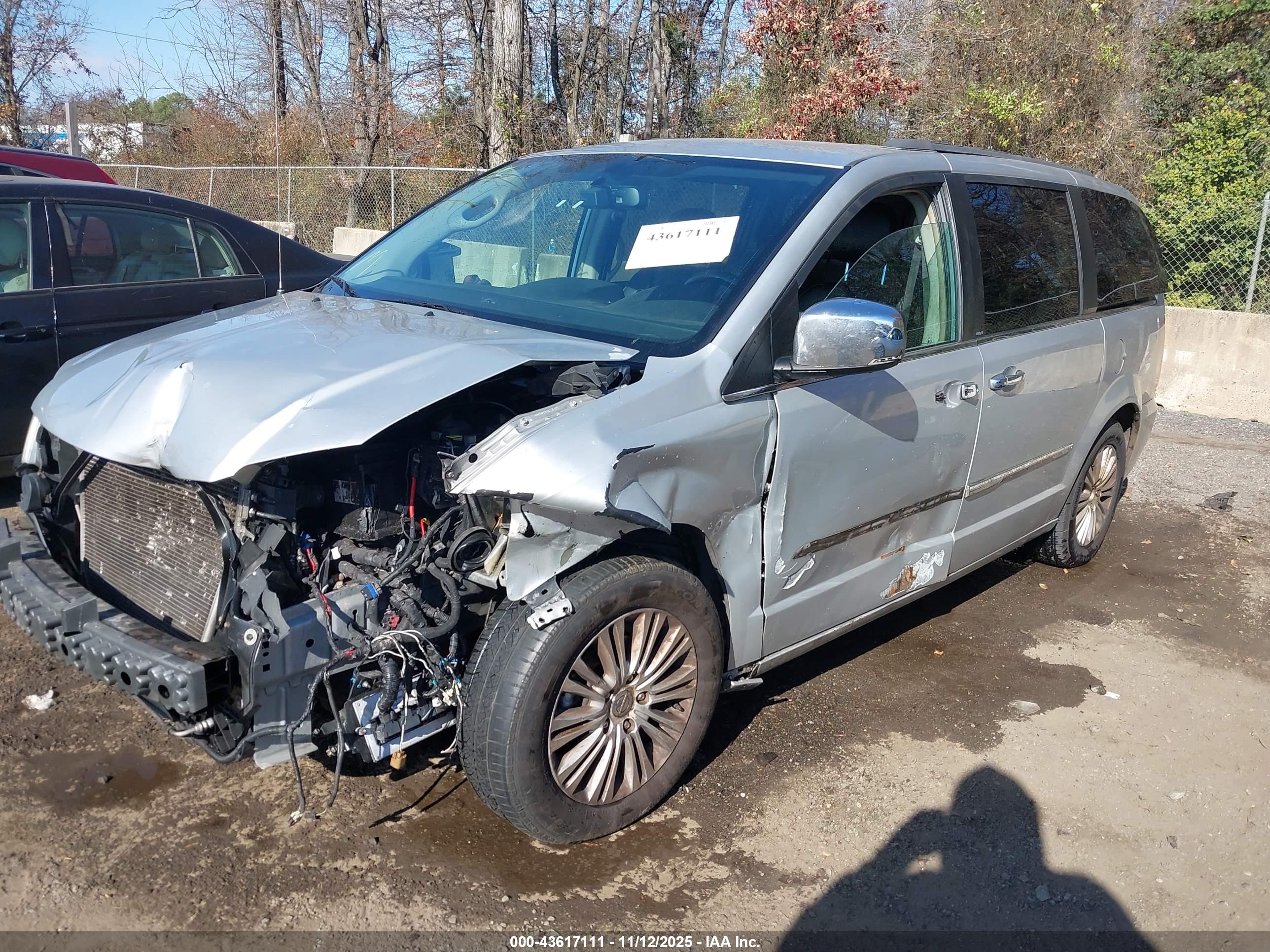 CHRYSLER TOWN image 2