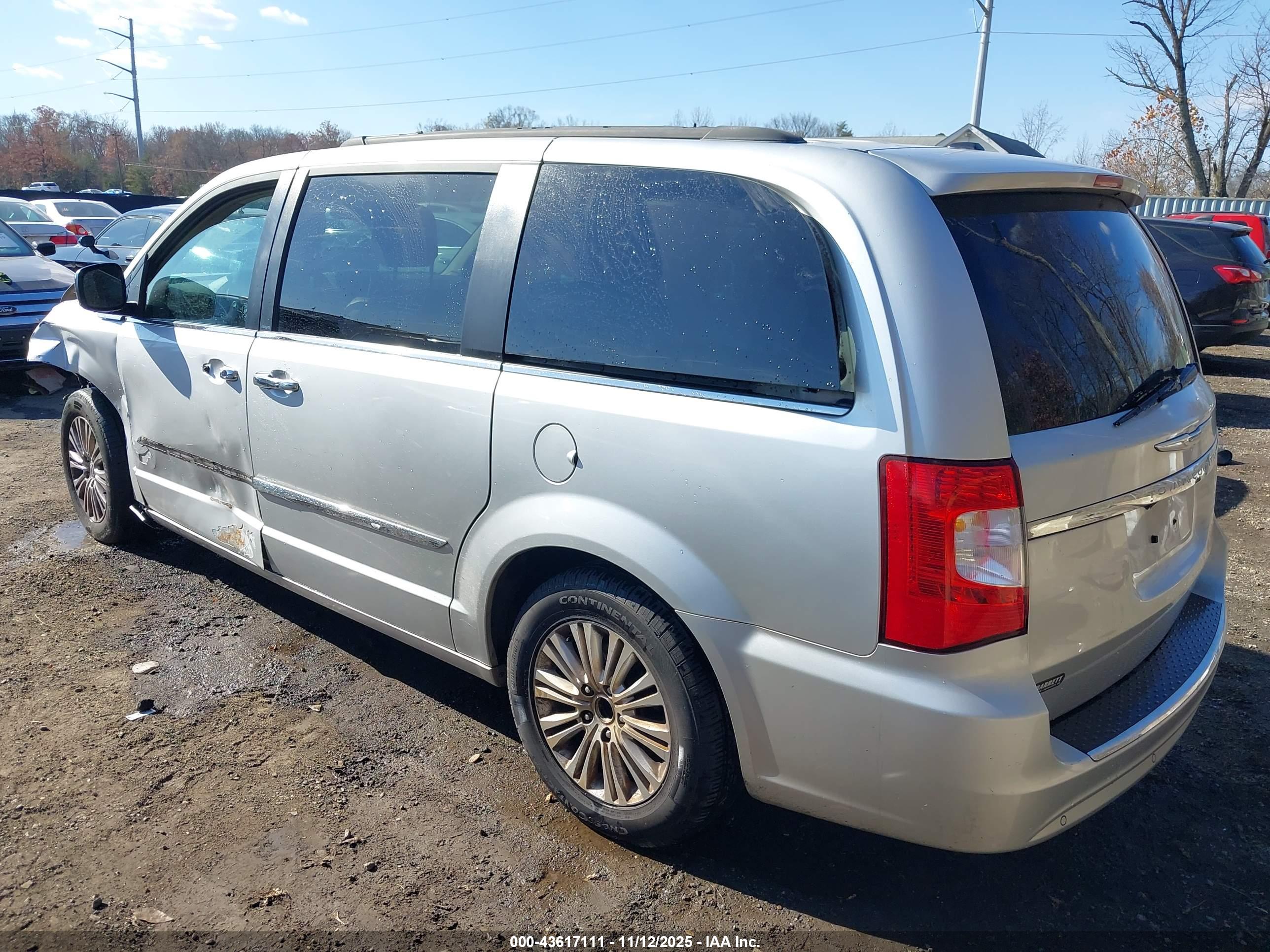 CHRYSLER TOWN image 3