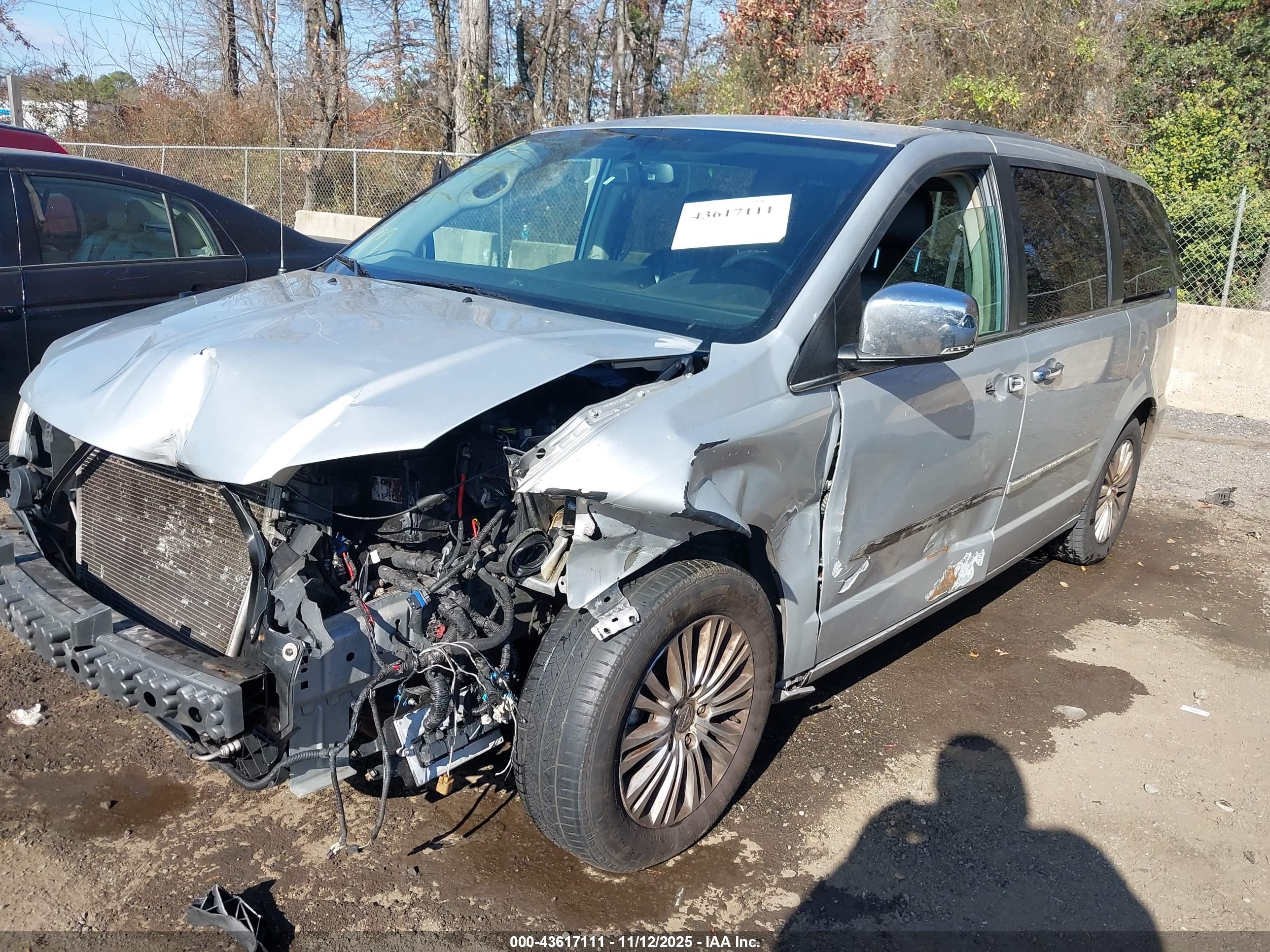 CHRYSLER TOWN image 6