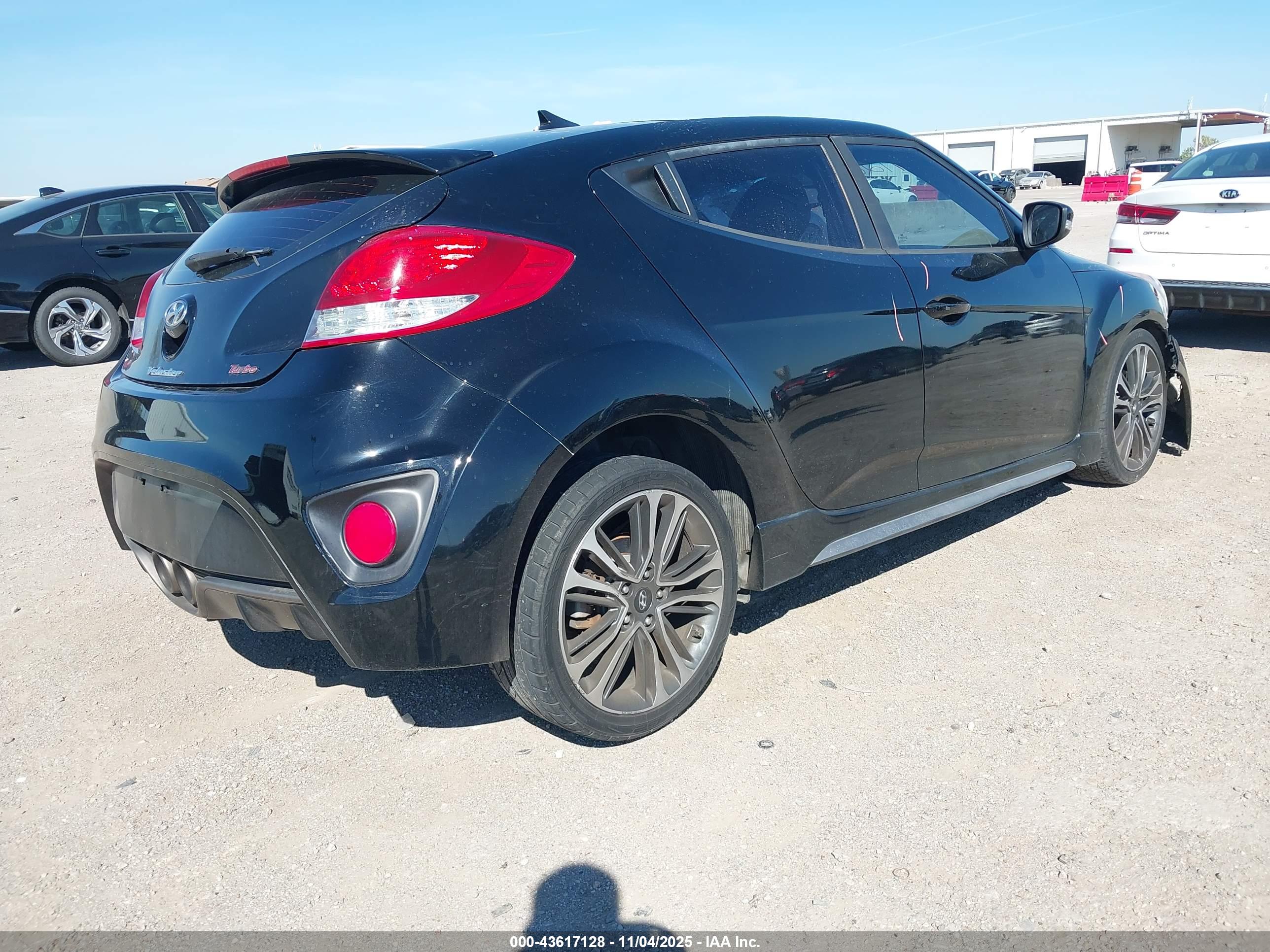 HYUNDAI VELOSTER image 4