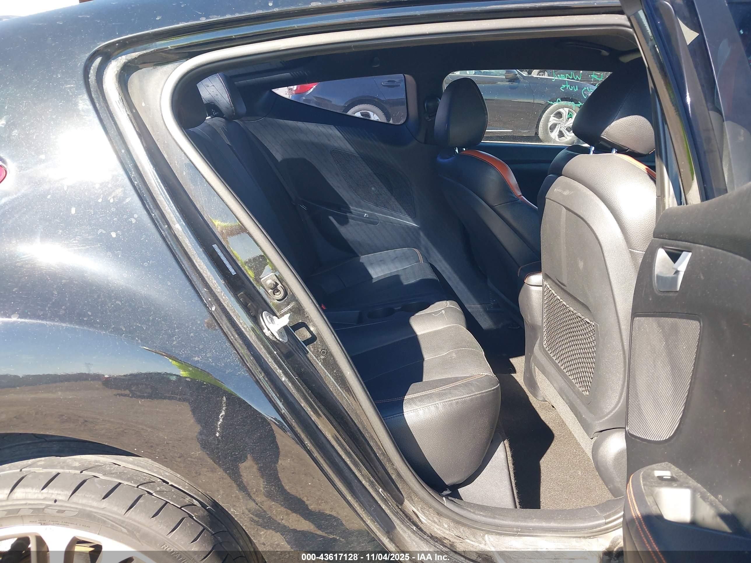 HYUNDAI VELOSTER image 8