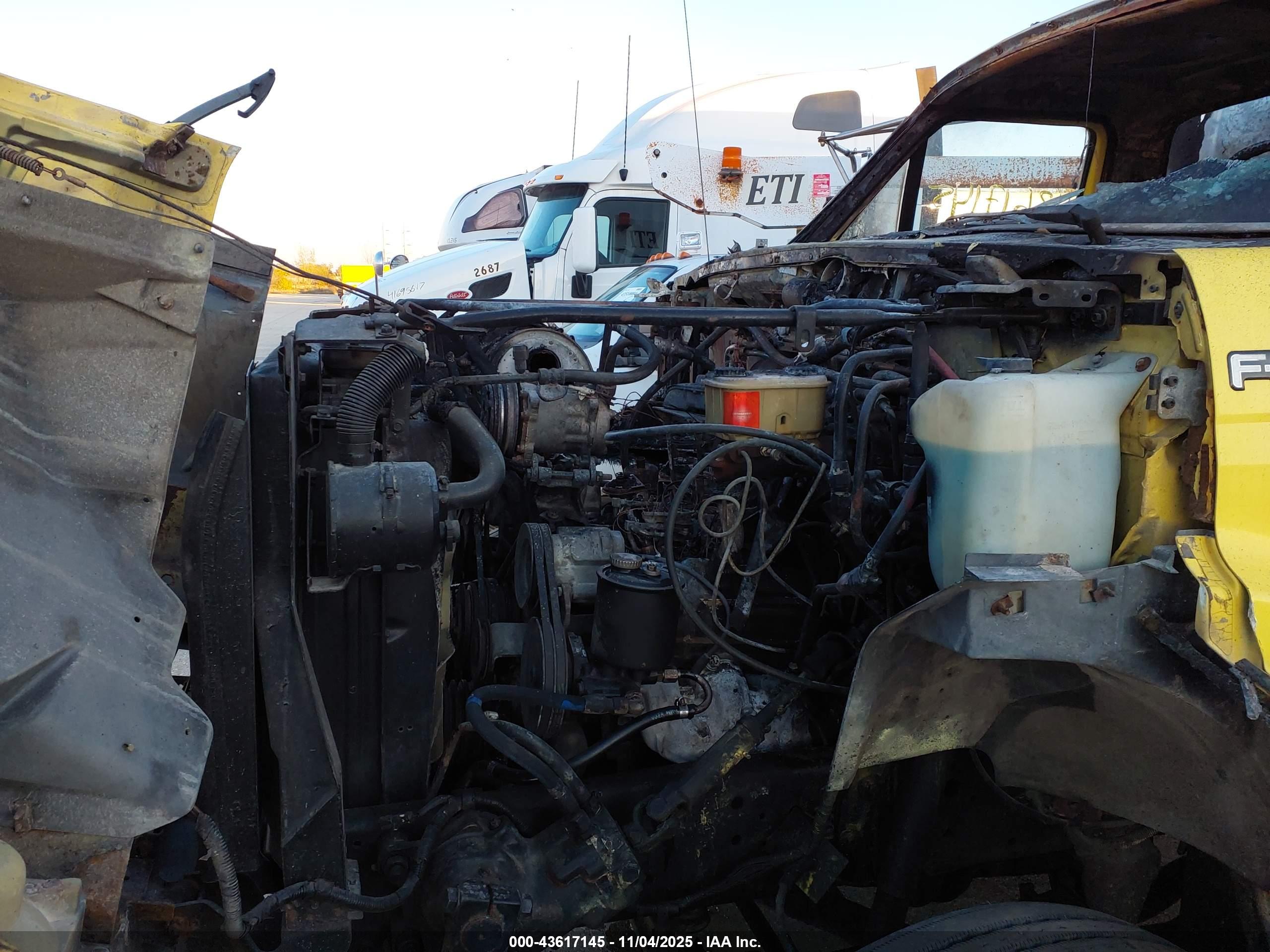 FORD F700 image 10