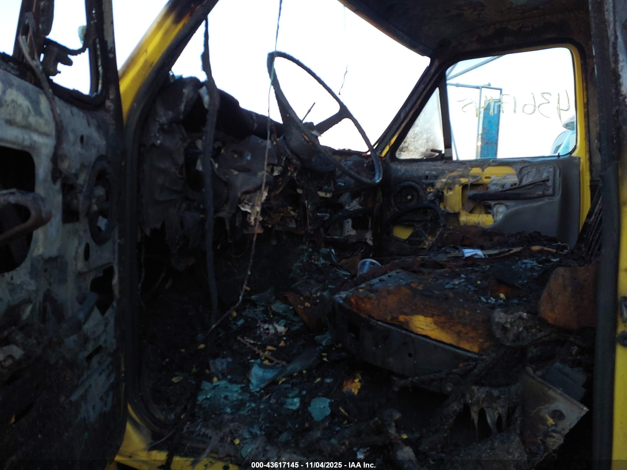 FORD F700 image 5