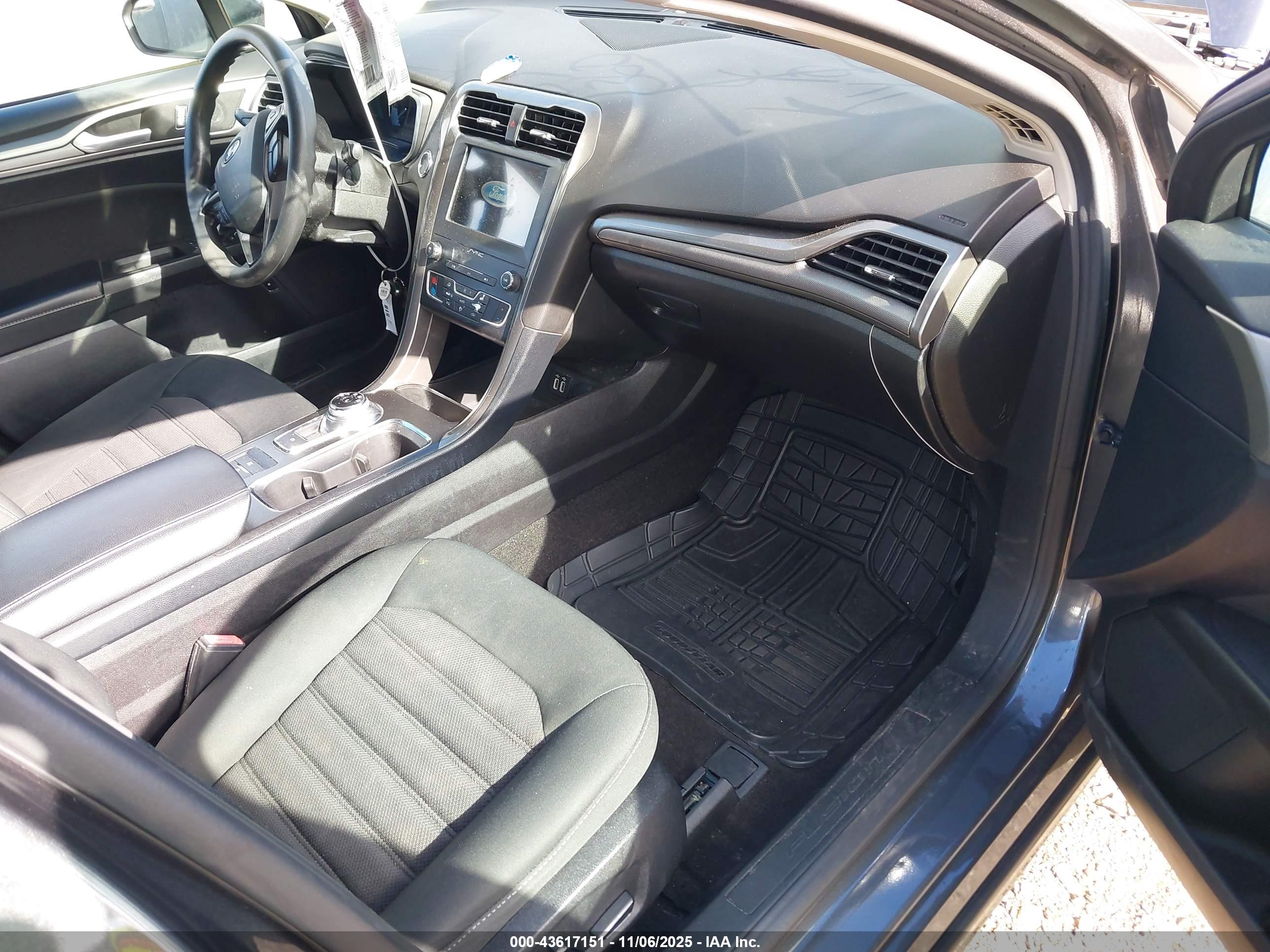 FORD FUSION image 5