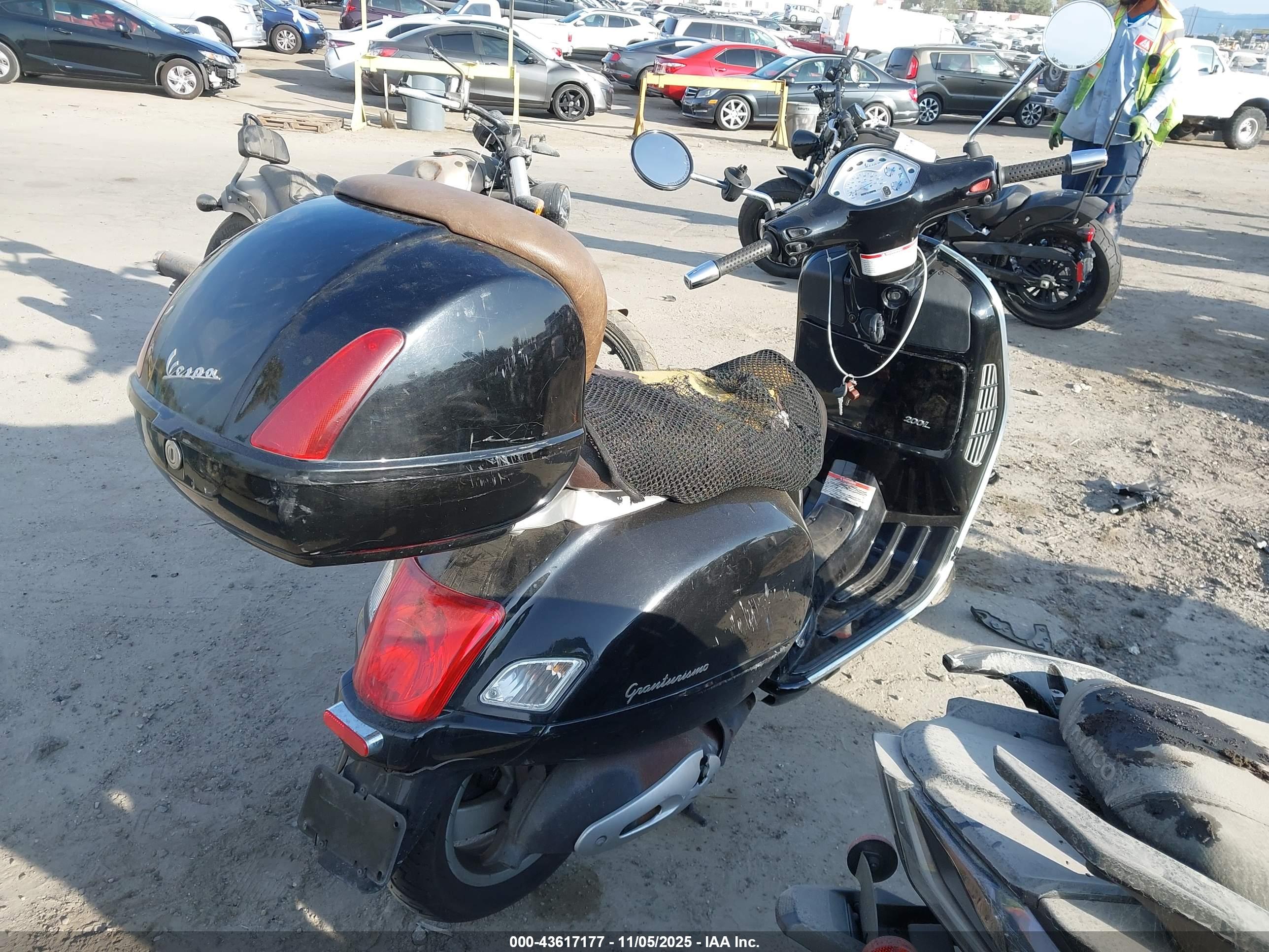 VESPA GRANTURISMO image 4
