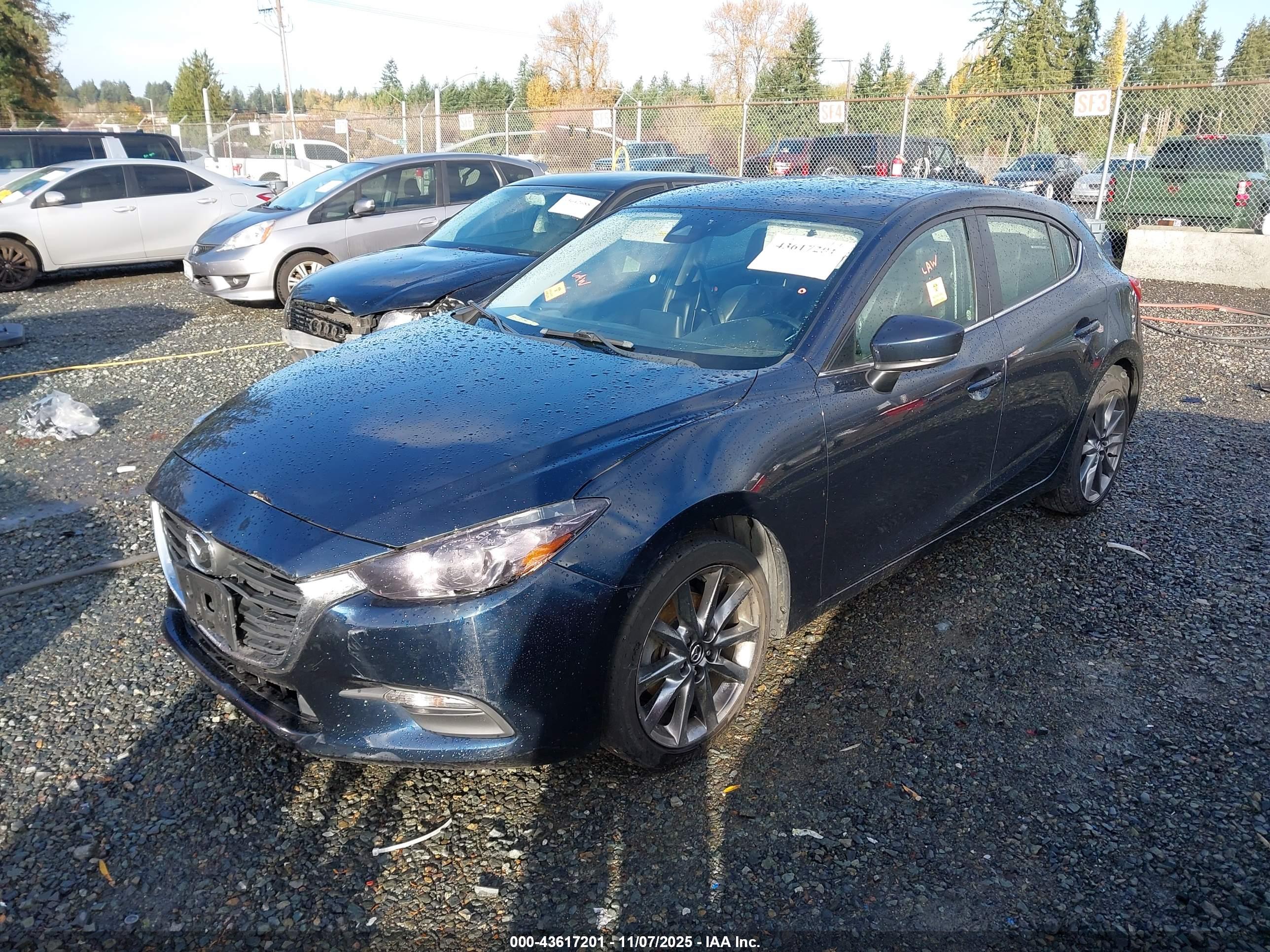 MAZDA MAZDA3 image 2