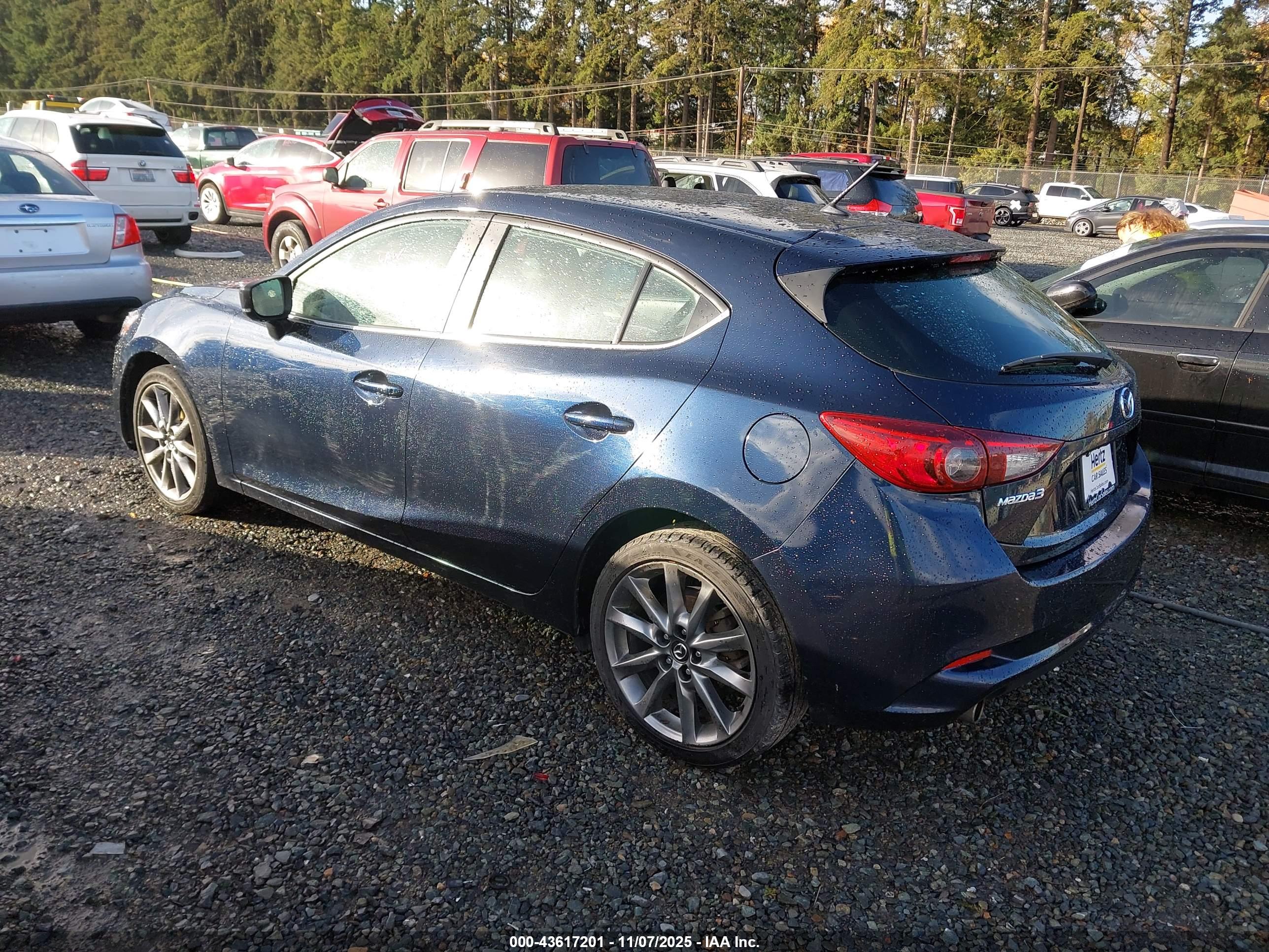 MAZDA MAZDA3 image 3