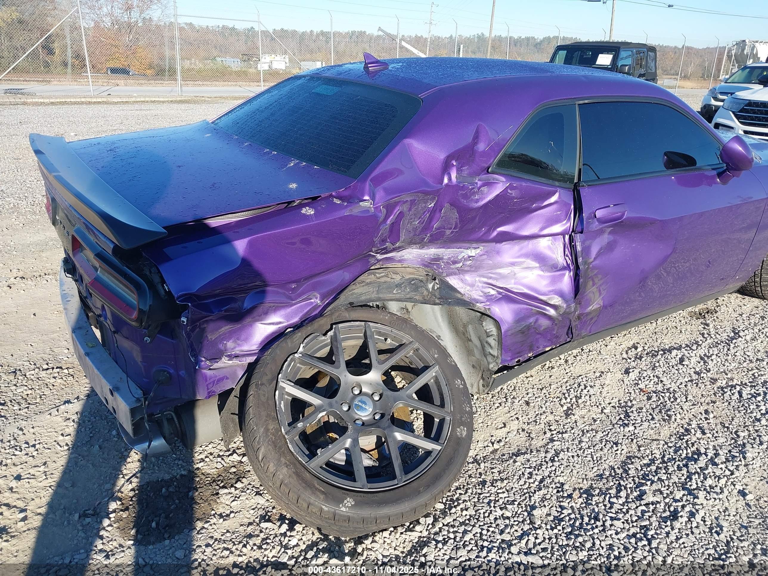 DODGE CHALLENGER image 6
