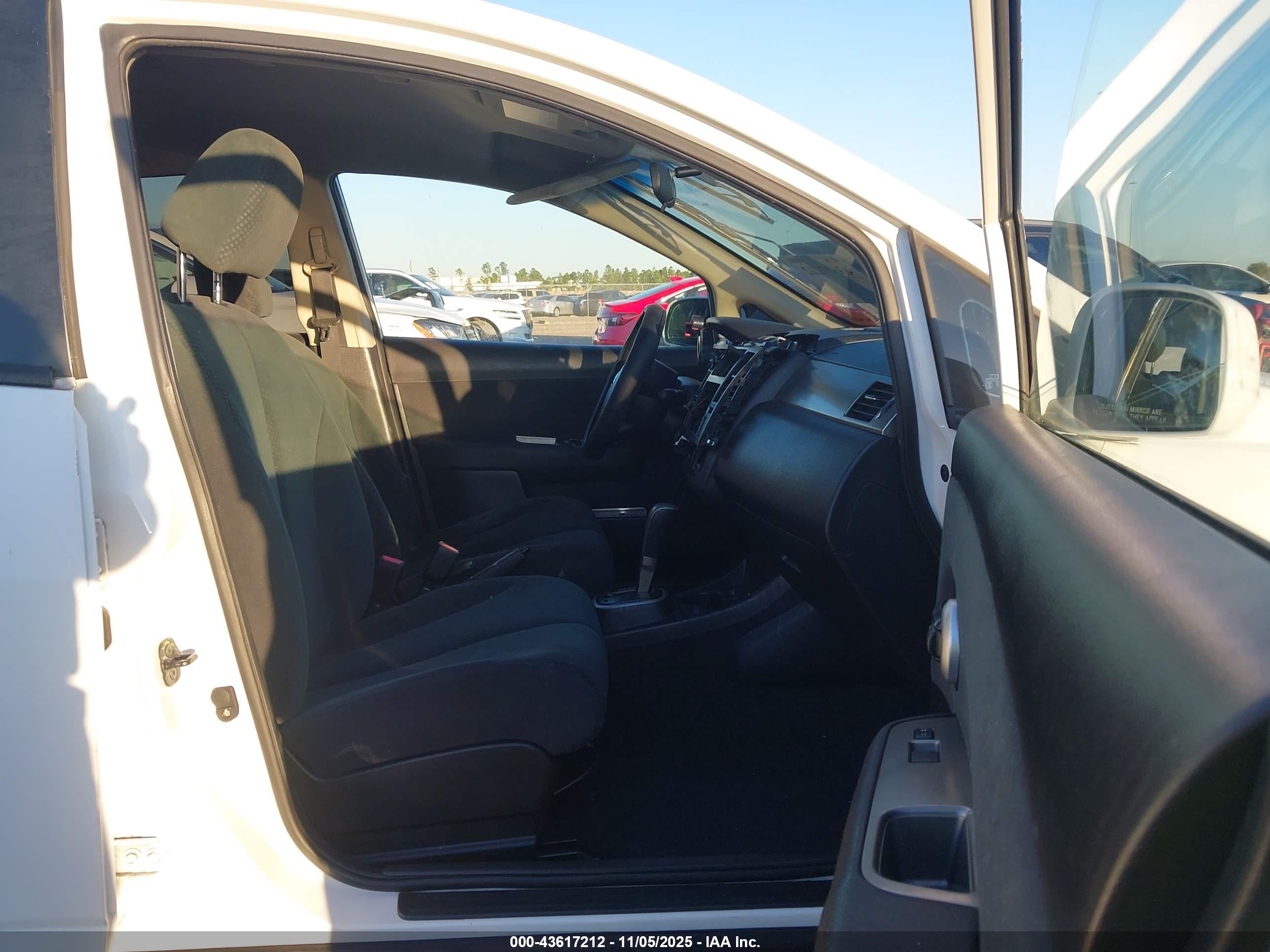NISSAN VERSA image 5