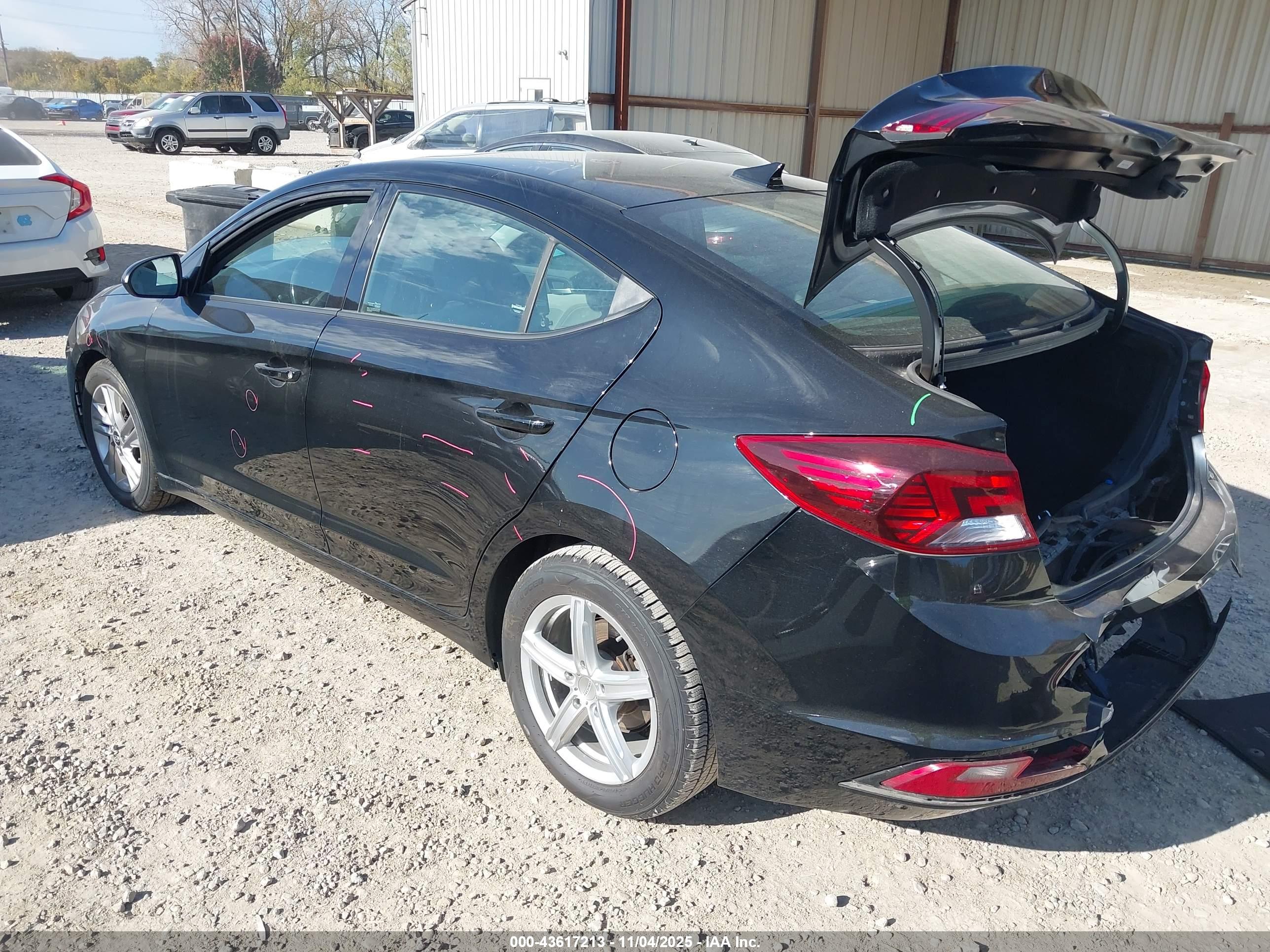 HYUNDAI ELANTRA image 3