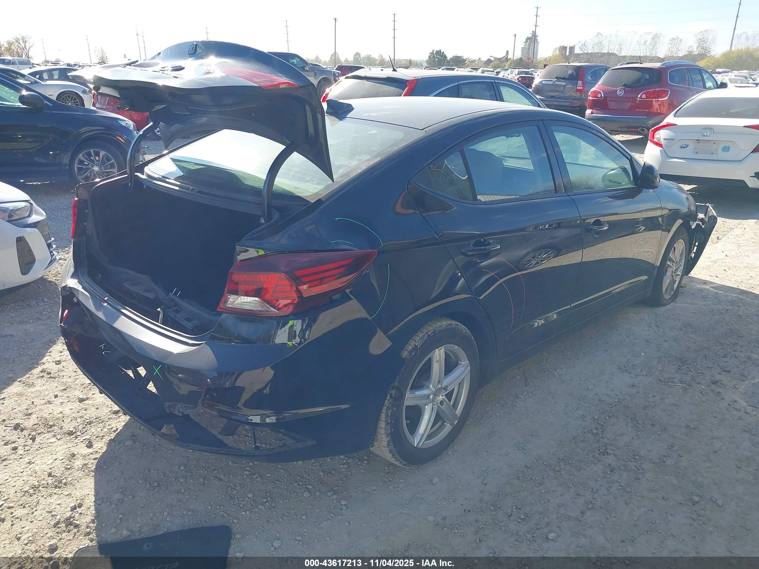 HYUNDAI ELANTRA image 4