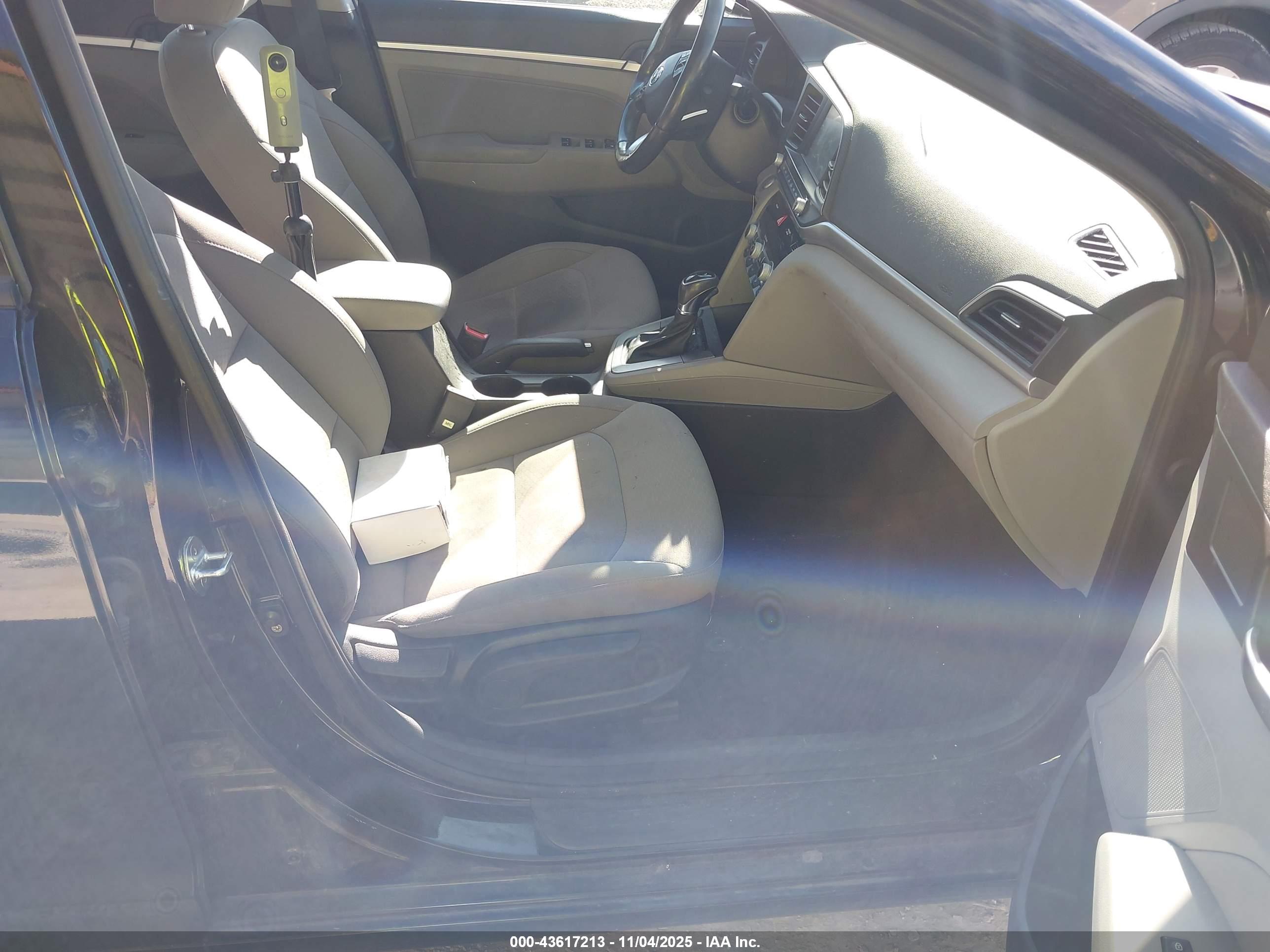 HYUNDAI ELANTRA image 5