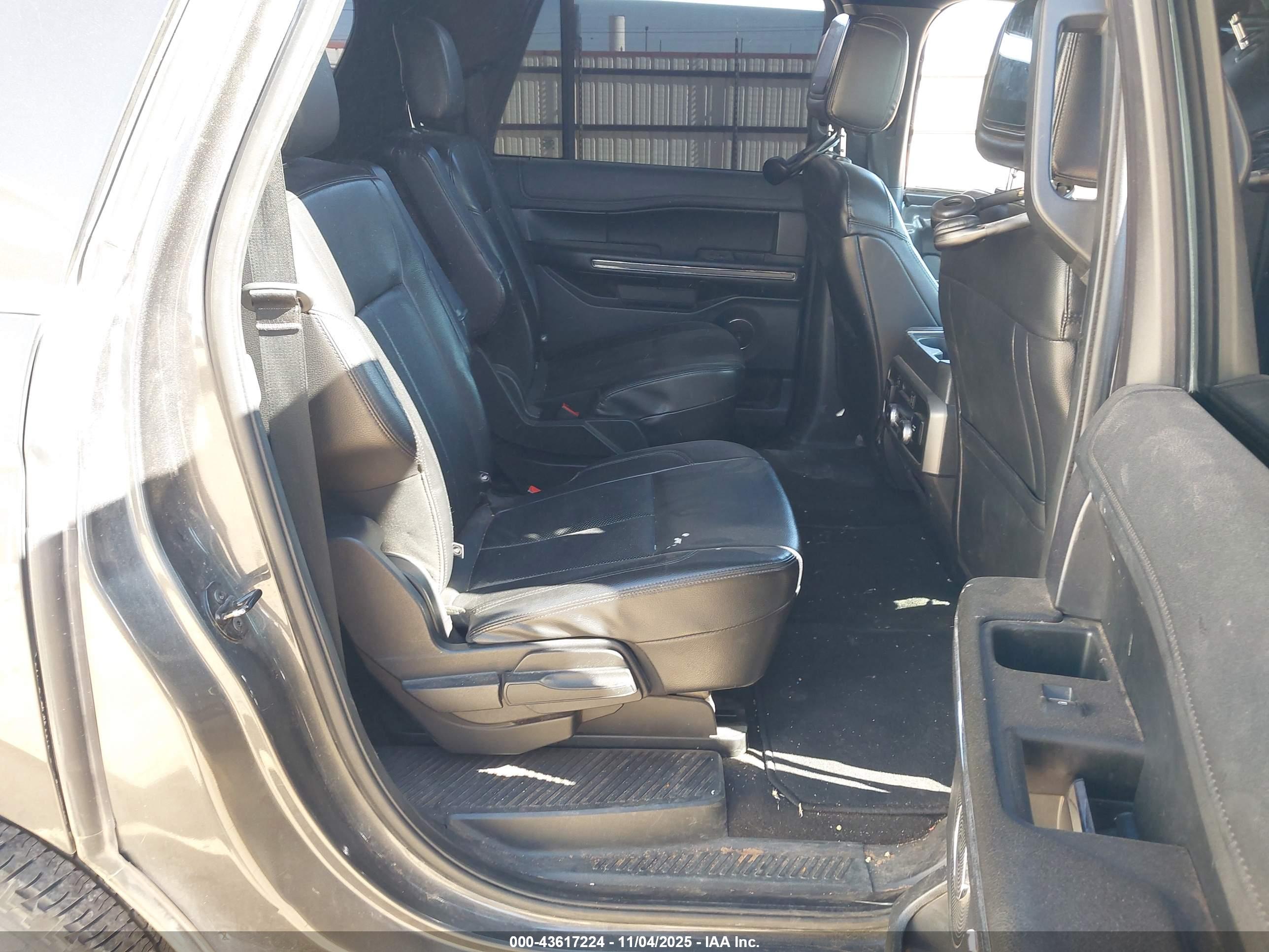 FORD EXPEDITION image 8