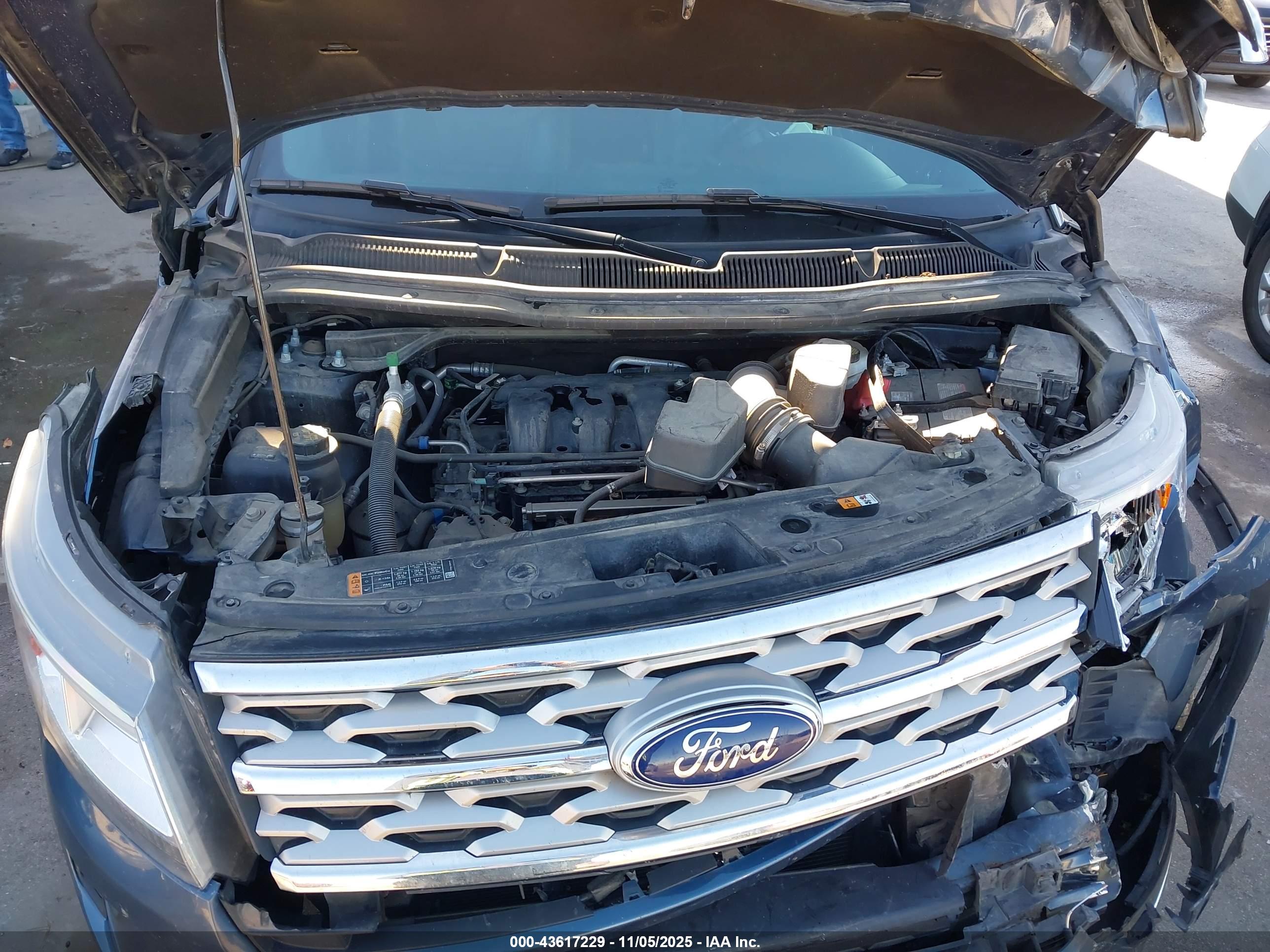 FORD EXPLORER image 10