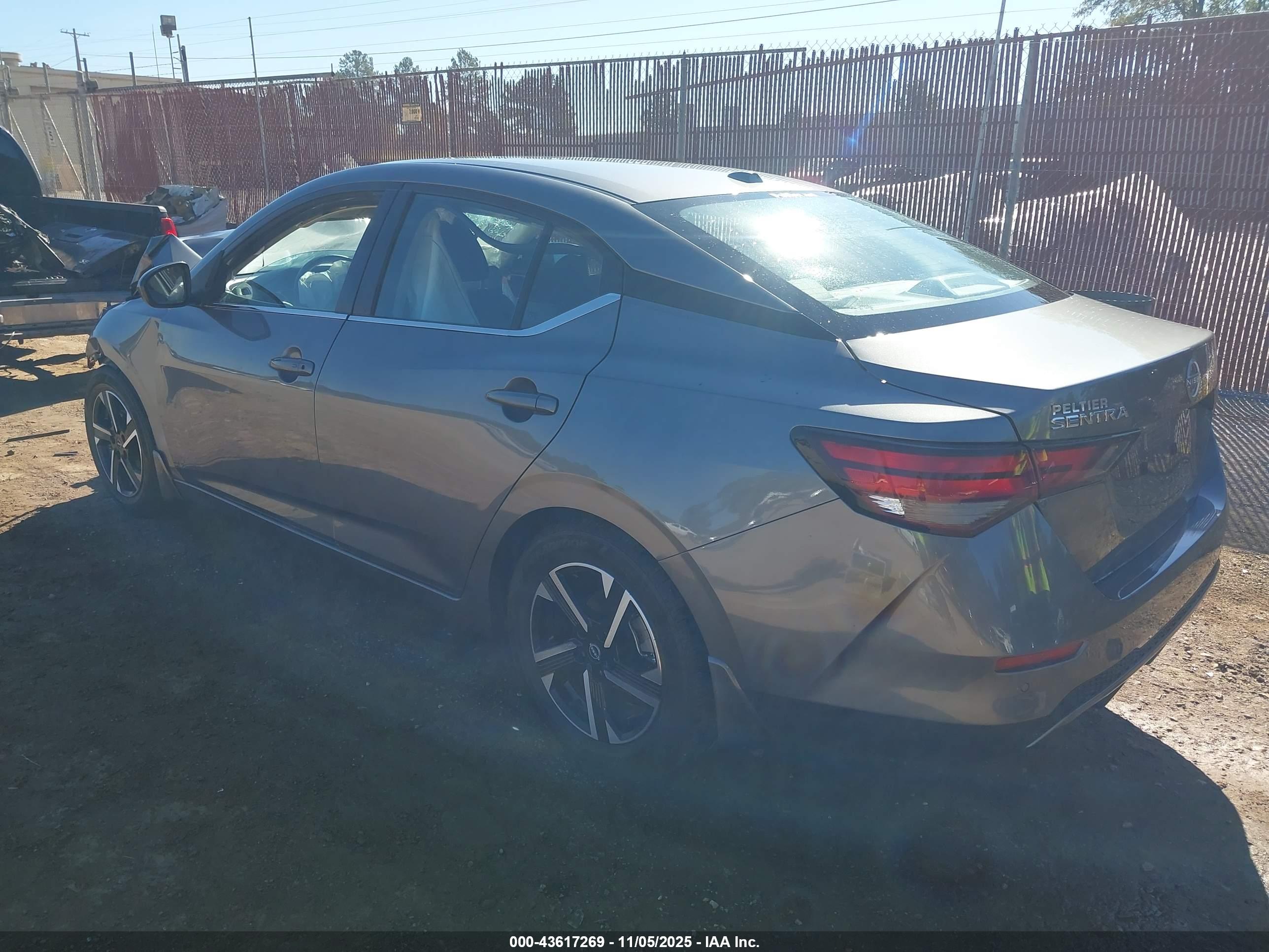 NISSAN SENTRA image 3
