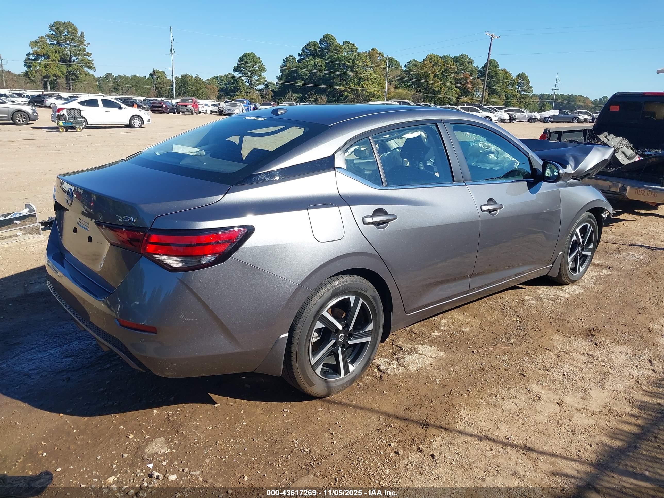 NISSAN SENTRA image 4
