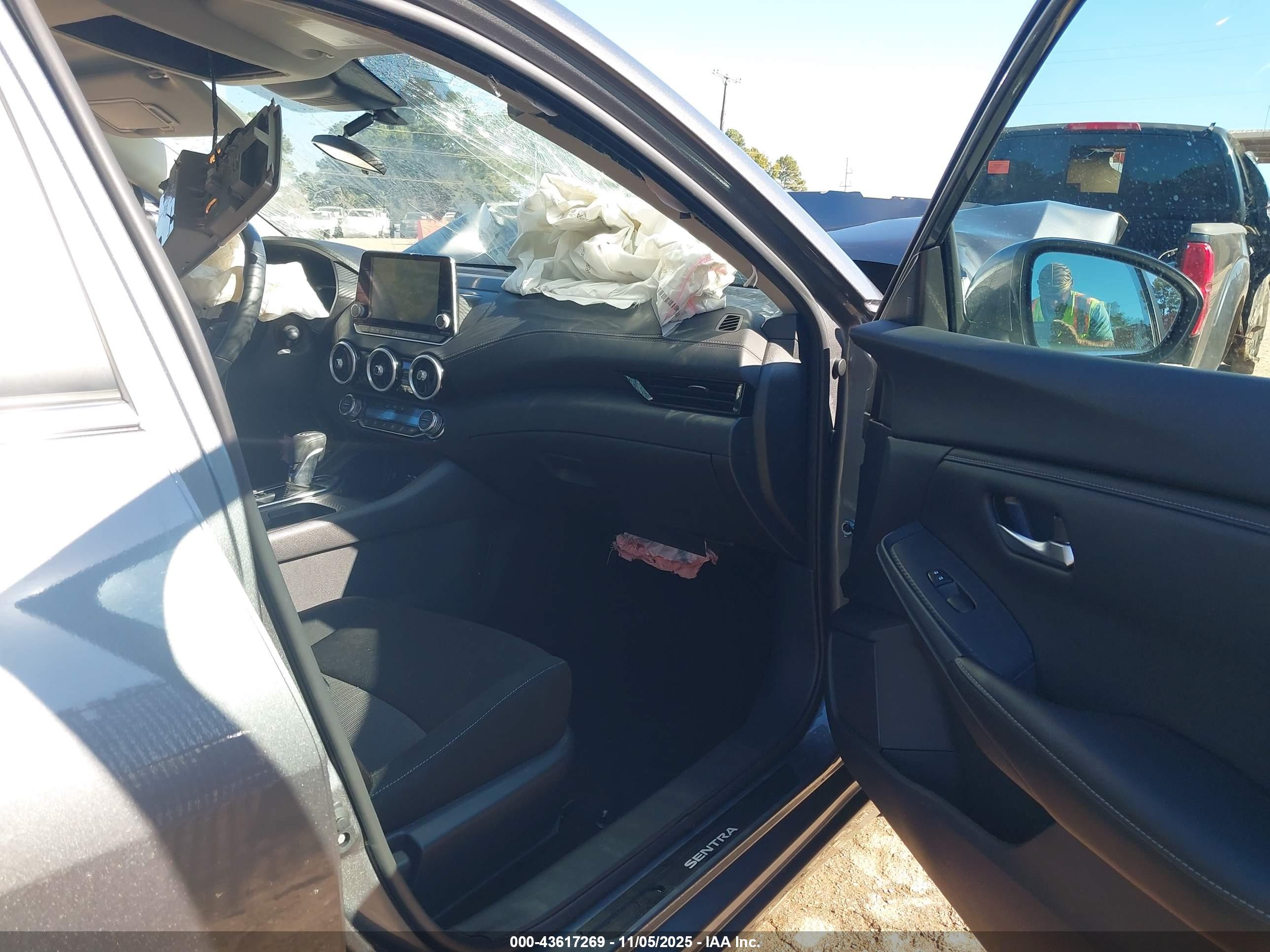 NISSAN SENTRA image 5
